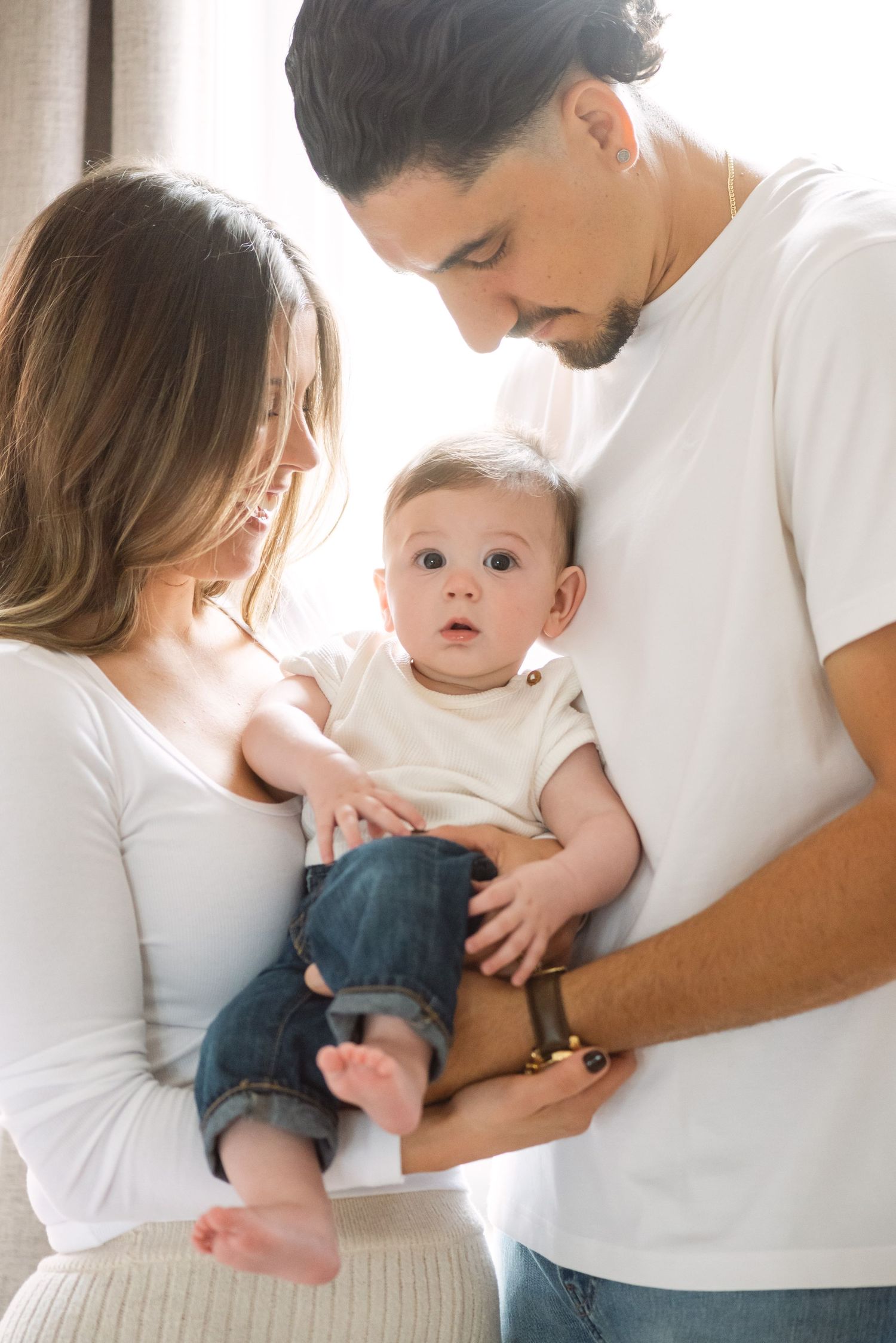 Natural light family baby portraits in Toronto home