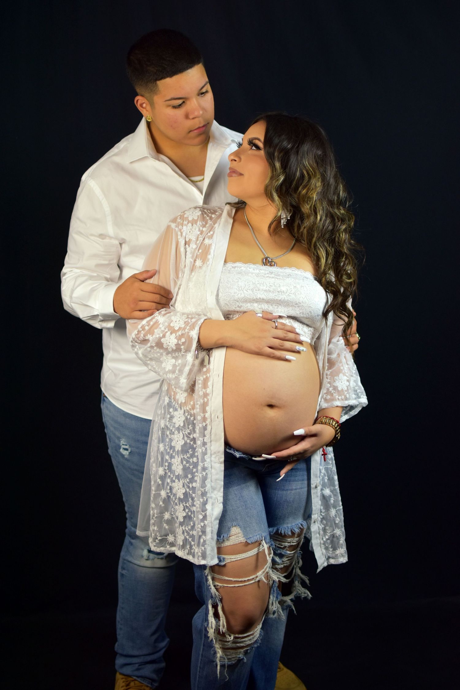 A maternity couple photographer by Precious Keepsakes Photography in San Antonio.