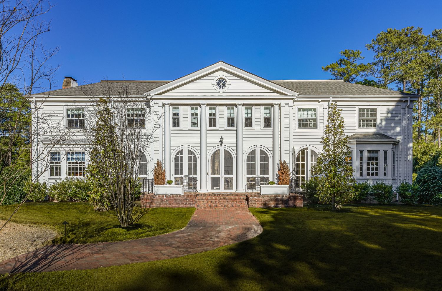 Luxury real estate photography showcasing homes with clarity, balance, and refined visual storytelling.