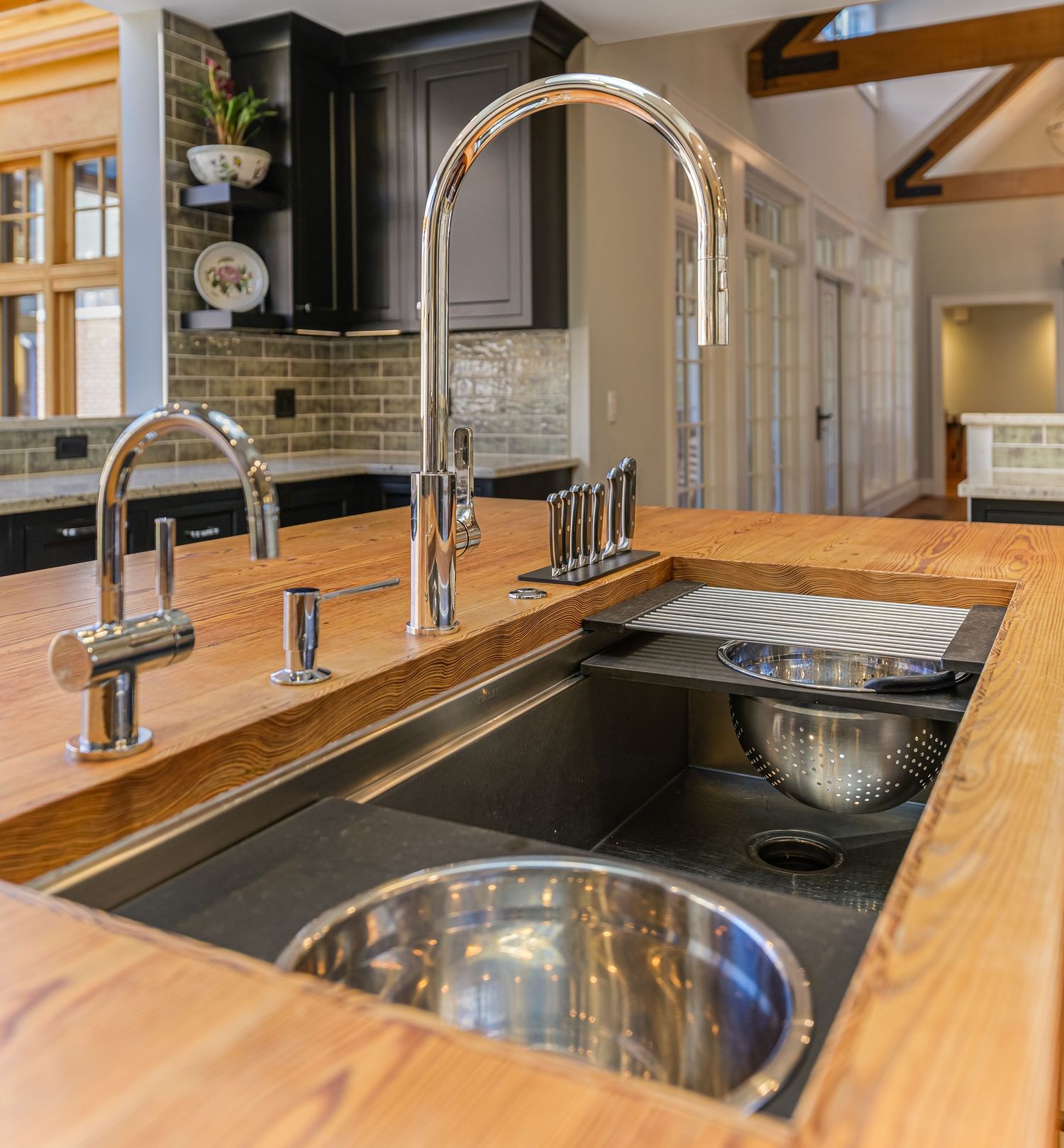 High-end property photography designed to highlight architectural details, light, and livable spaces.