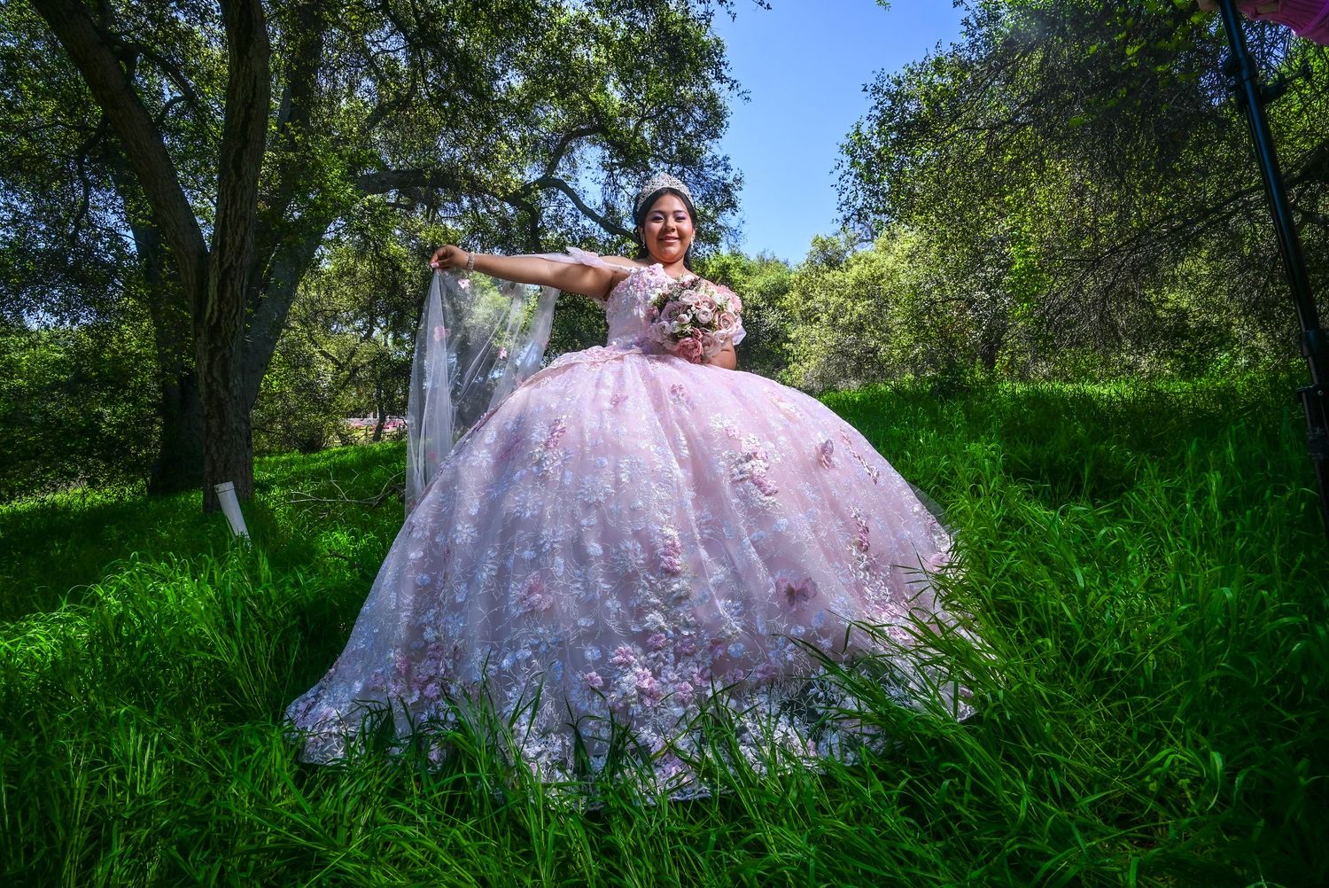 quinceañeras, party, fiesta, sweet 15, photographer, fotografo., escondido, vals, ramo, vestido de quinceañeras, wedding, bride, novia, boda
