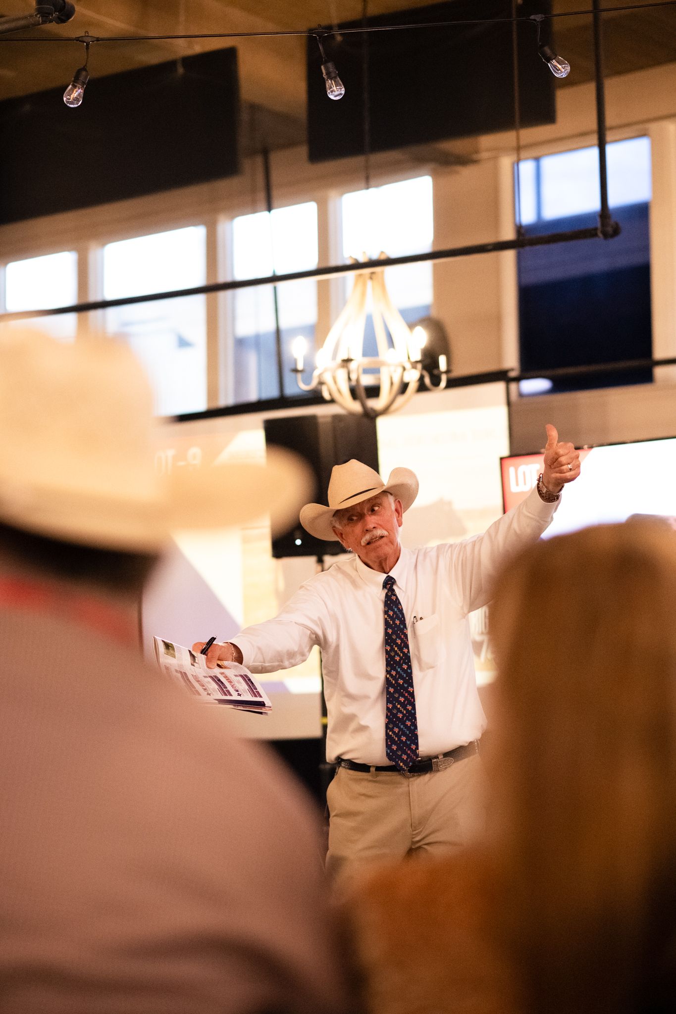 Auctioneer thumbs up
