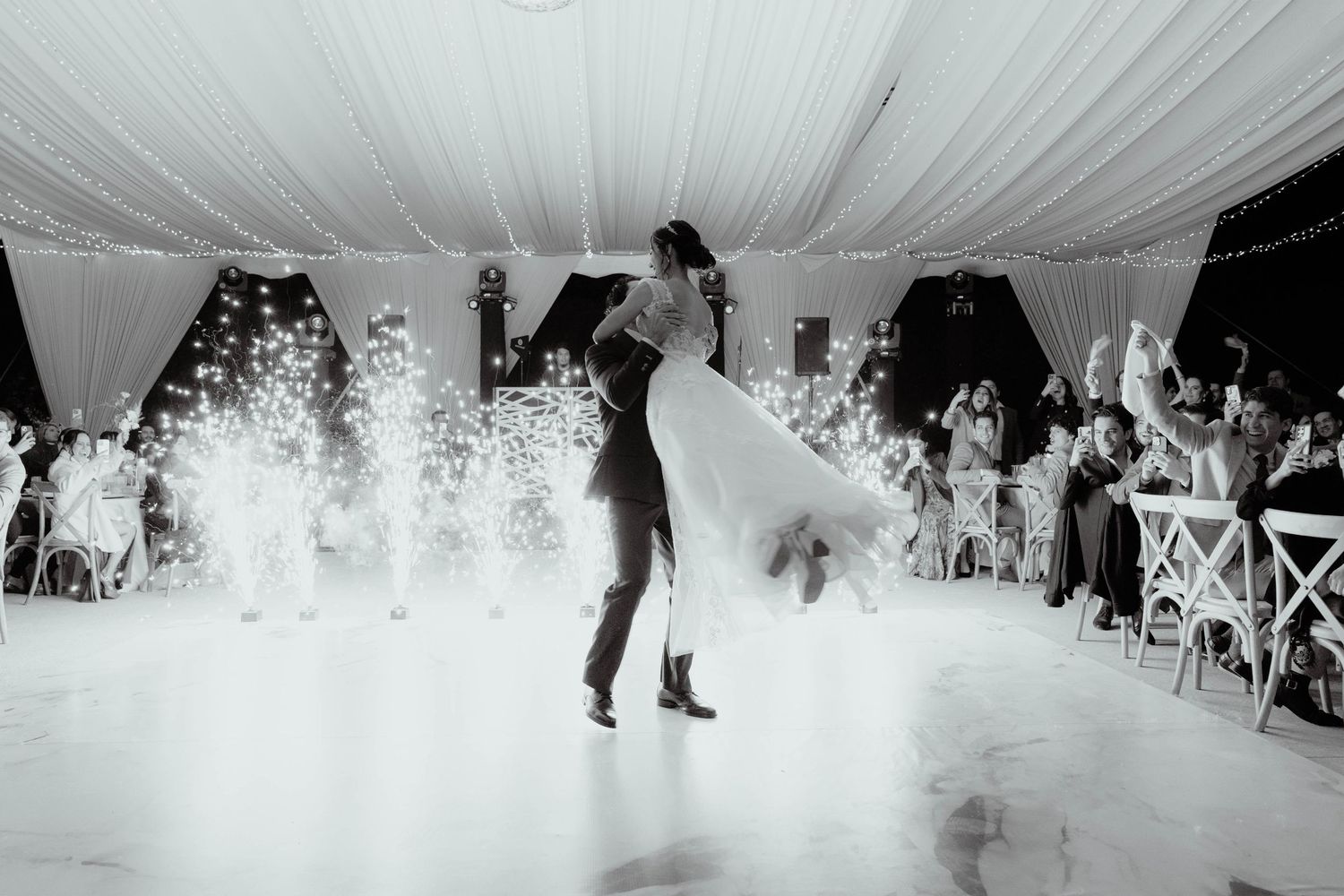 Sparkling fountains and fog effects create a dramatic atmosphere during a wedding dance.