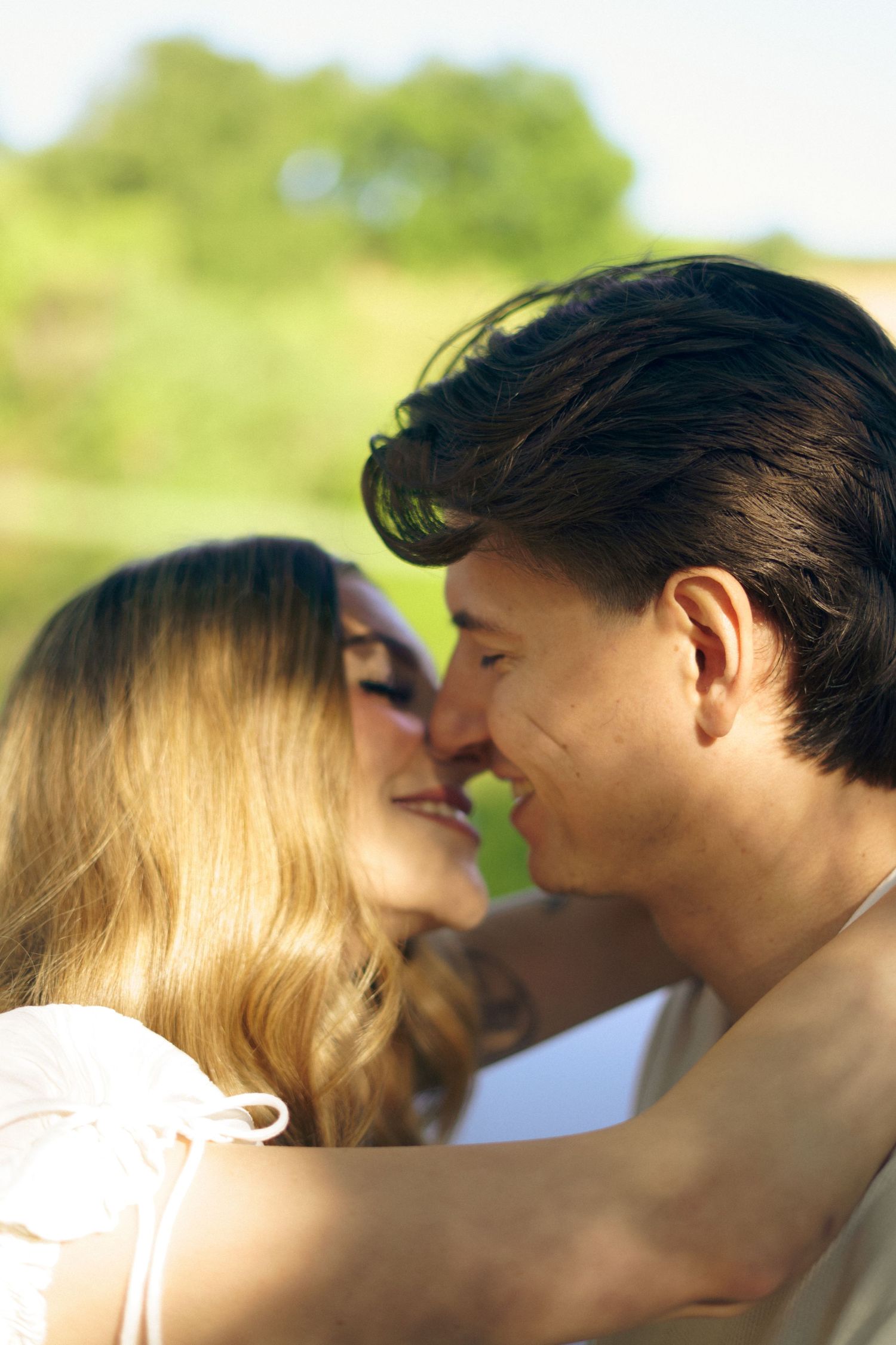 An engaged couple kiss in Bakersfield Ca