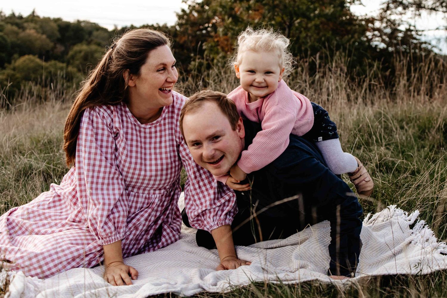 Rodinné přirozené focení Rokycany. Karolína Koudelková rodinná, newborn a svatební fotografka Rokycany, Plzeň, Hořovice a okolí.