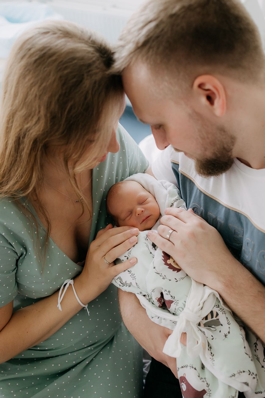 Rodinné přirozené focení Rokycany. Karolína Koudelková rodinná, newborn a svatební fotografka Rokycany, Plzeň, Hořovice a okolí.
