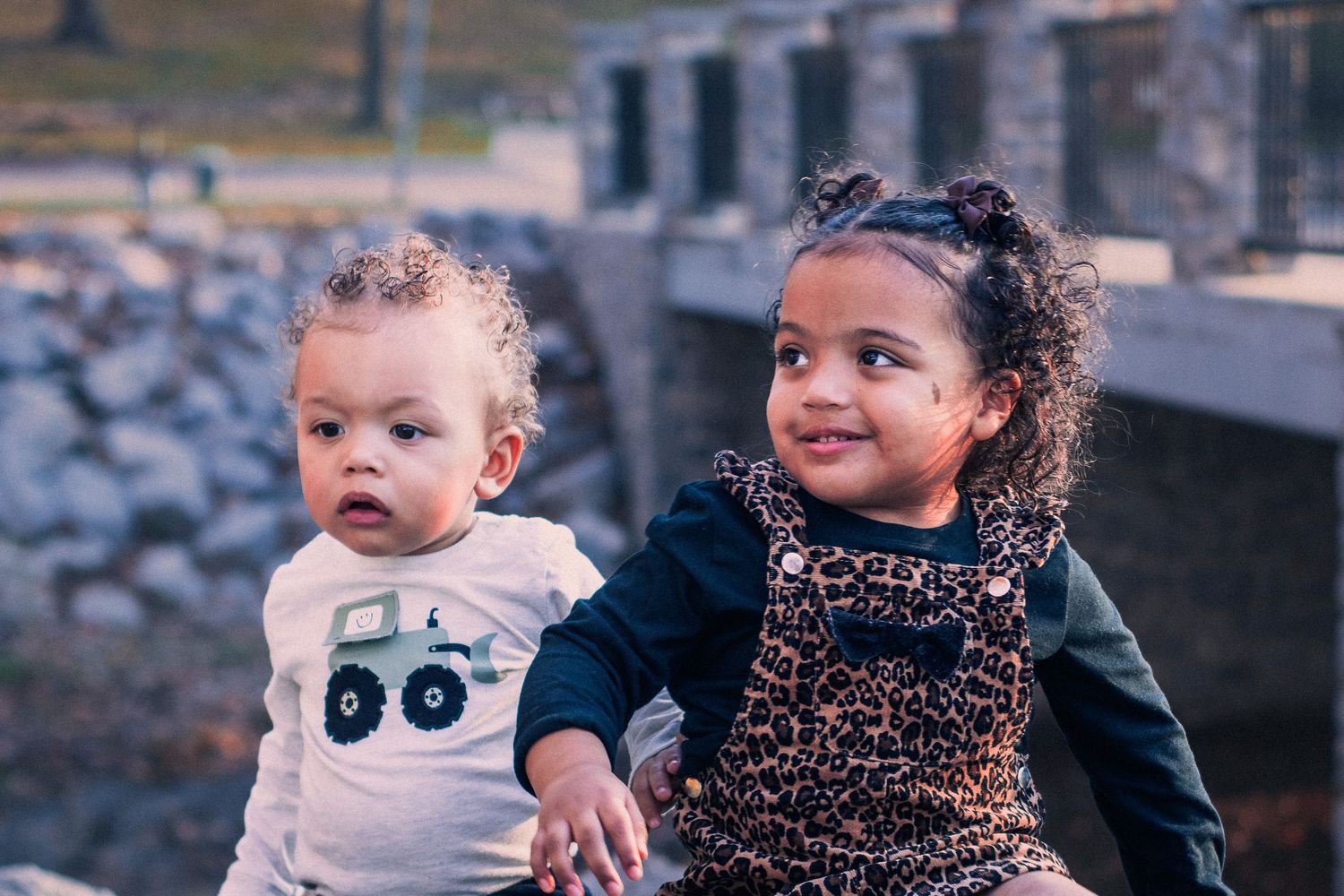 Toddlers sitting next to each other