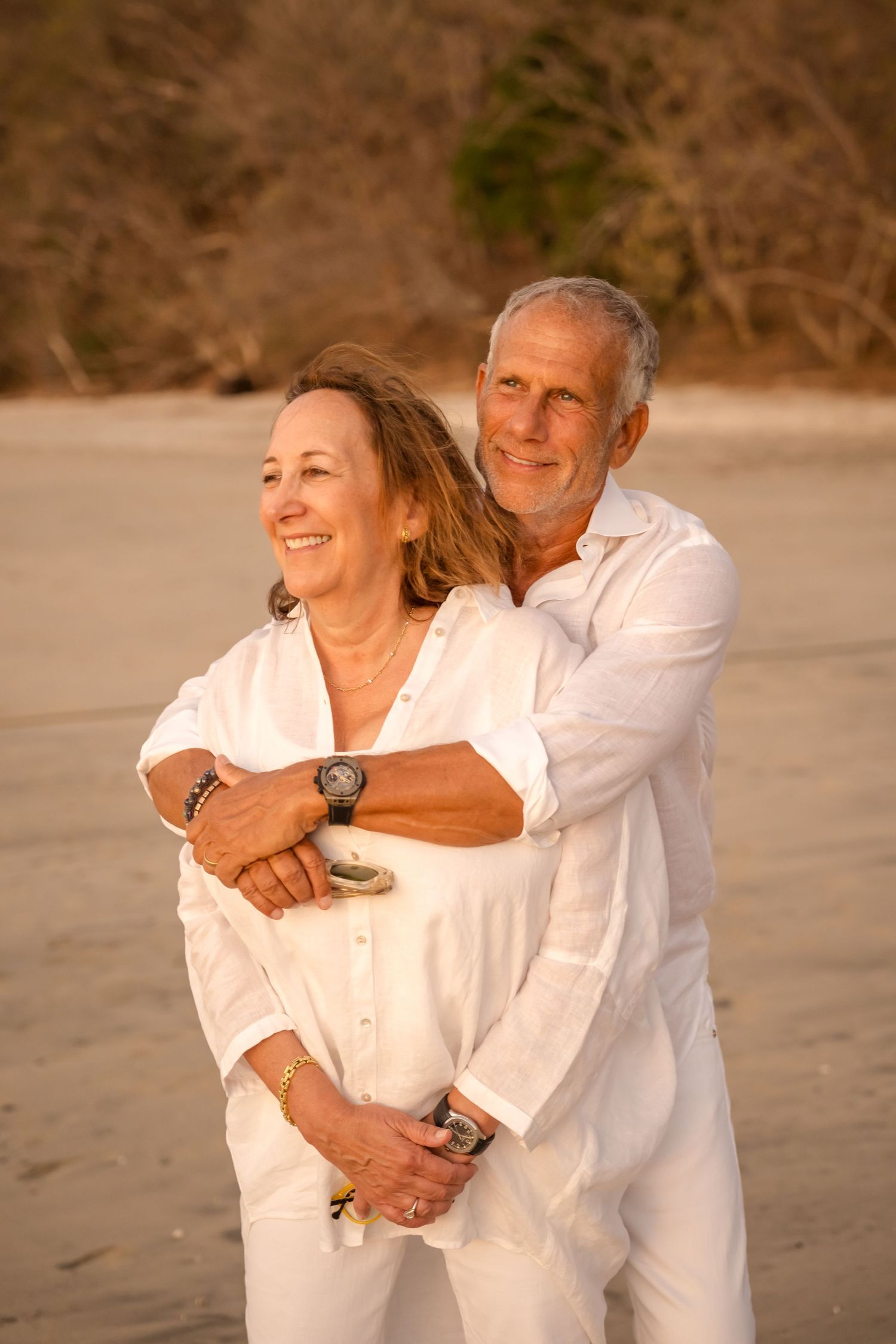 Couple embracing on the beach during a sunset family photography session in Peninsula Papagayo, Costa Rica.