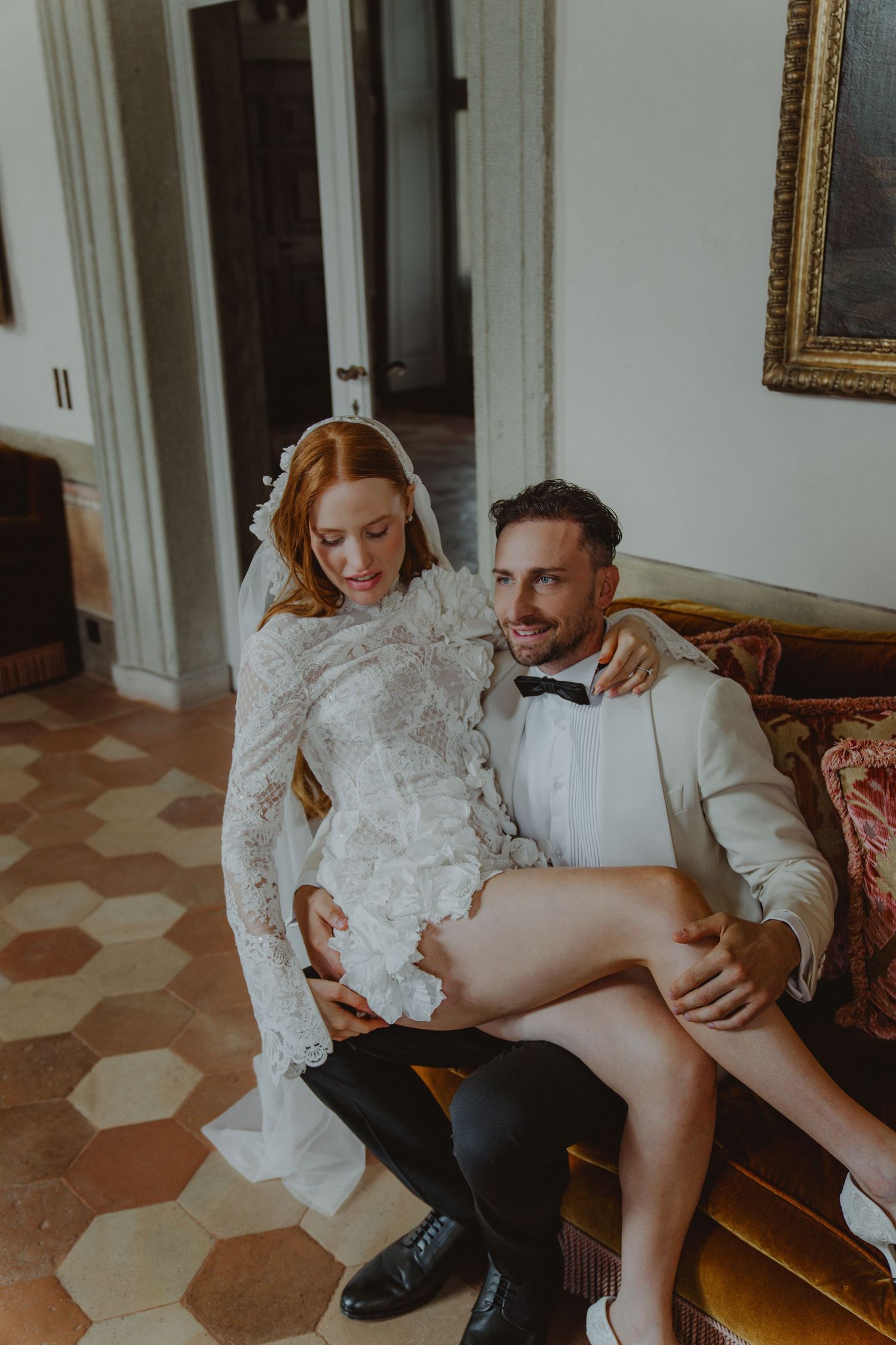 Romantic editorial portrait of the newlyweds at Villa Balbiano