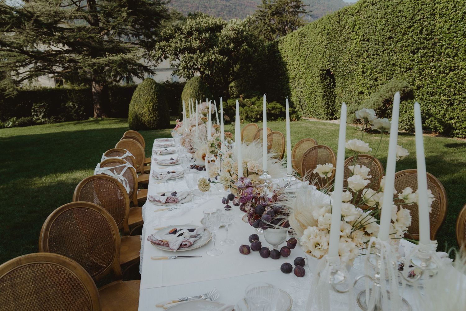 Allestimento floreale raffinato per un matrimonio sul Lago di Como