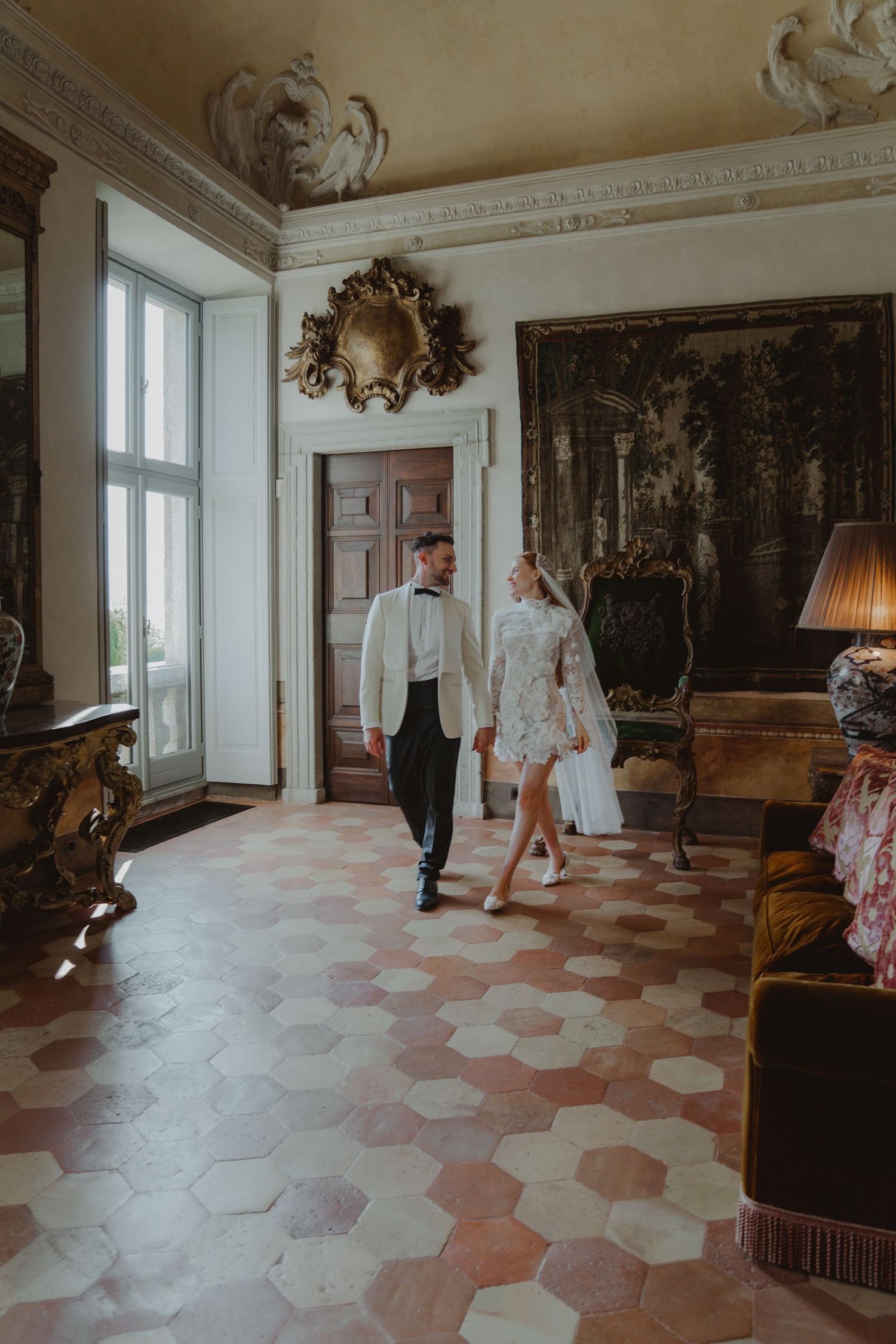imeless wedding portrait of a sophisticated couple at Villa Balbiano