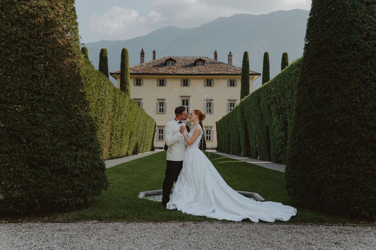 Romantic editorial portrait of the newlyweds at Villa Balbiano