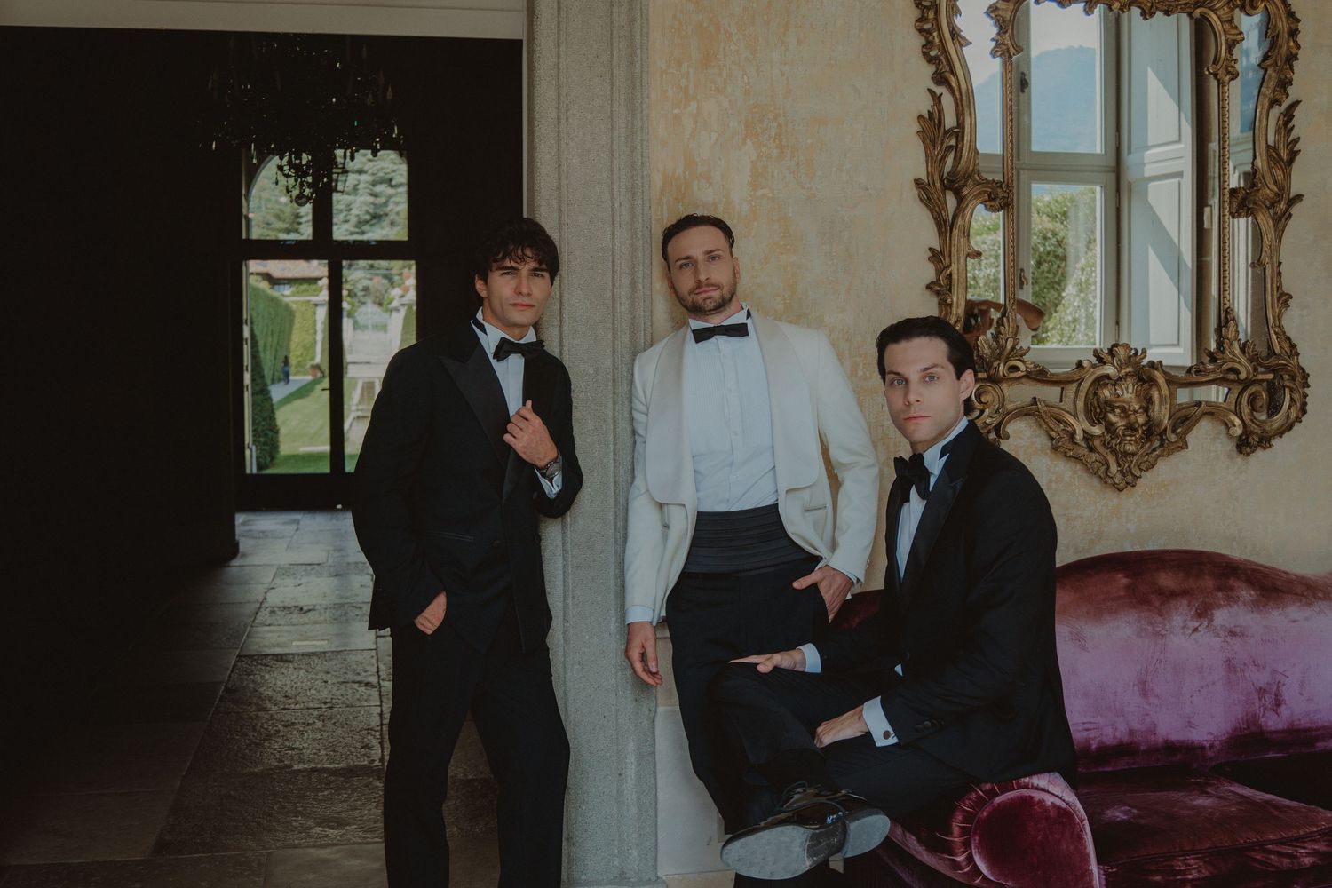 Dettagli raffinati del bridal look in una villa storica sul Lago di Como