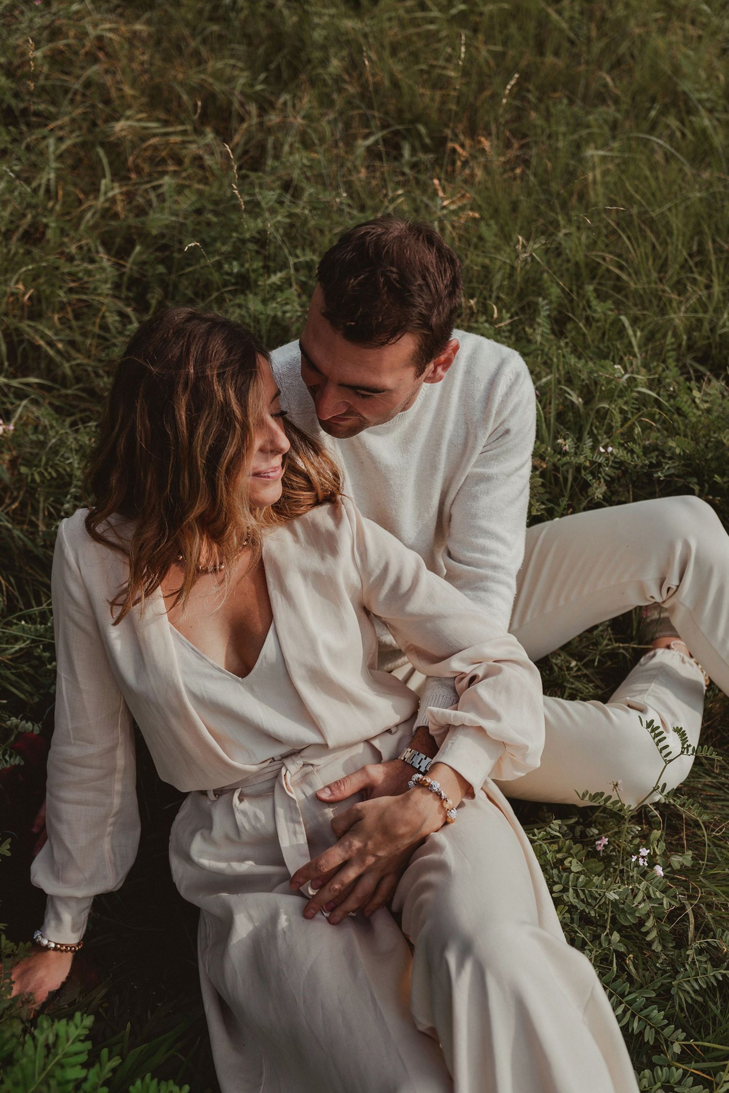 Couple enjoying a romantic maternity photo session, celebrating their journey into parenthood.
