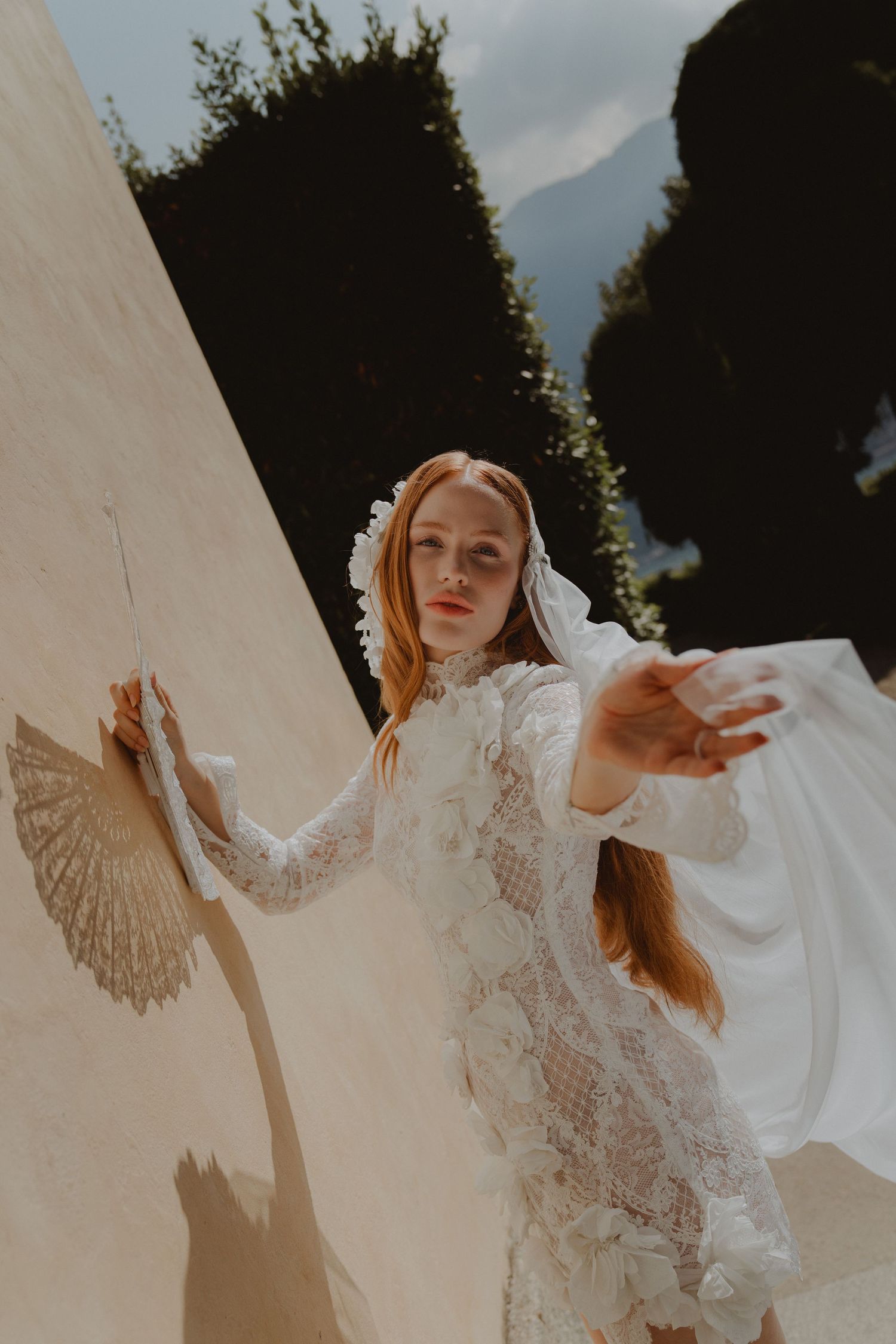 Sposa durante i preparativi per il matrimonio a Villa Balbiano