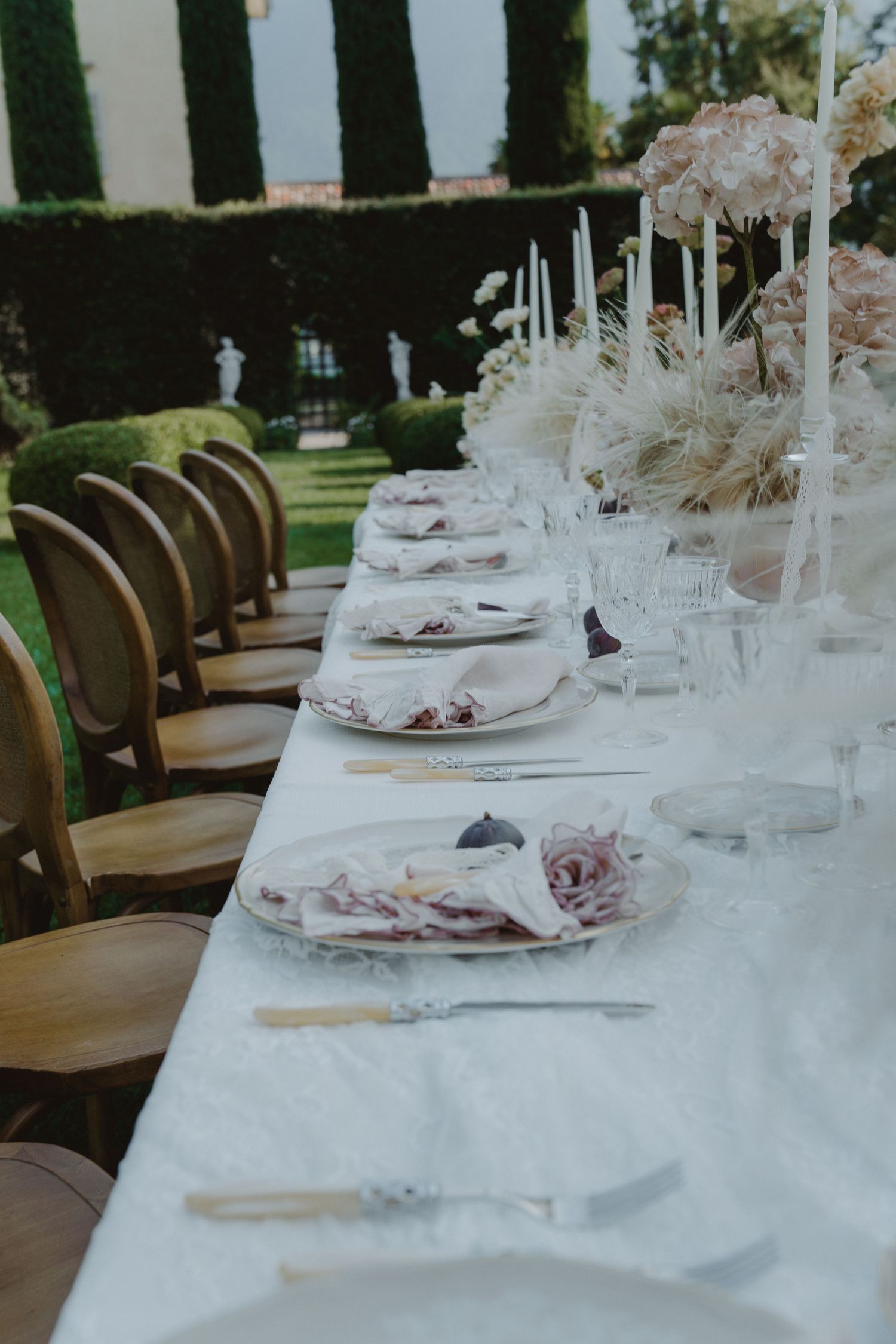 Refined floral arrangements for a luxury Lake Como wedding