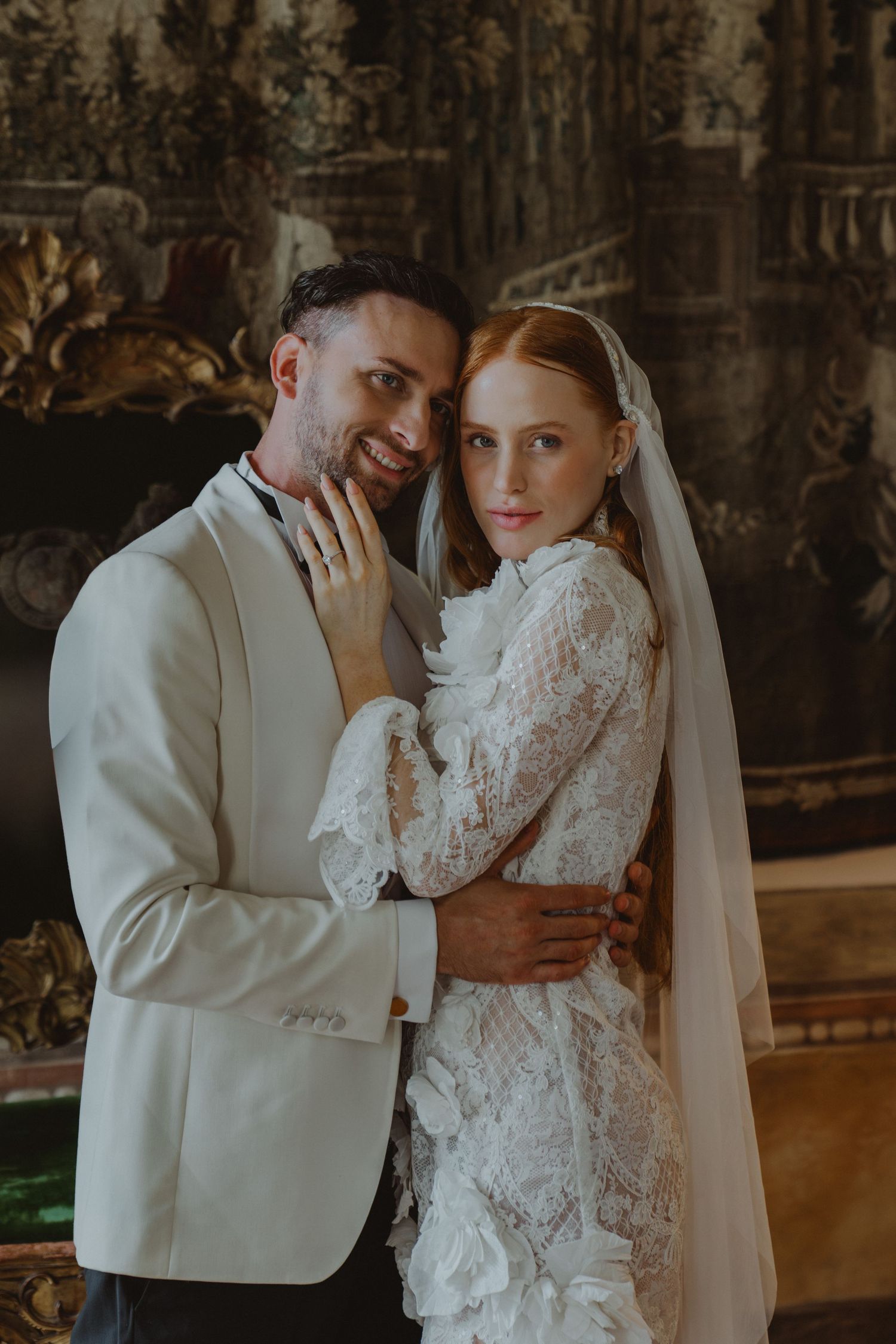 Romantic editorial portrait of the newlyweds at Villa Balbiano