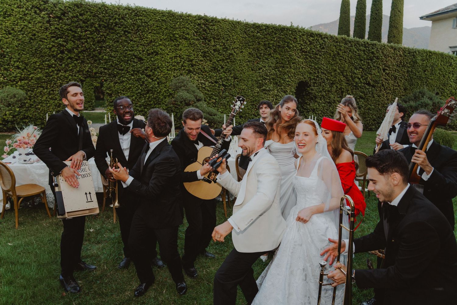 Momenti spontanei durante la festa di matrimonio sul lago di Como