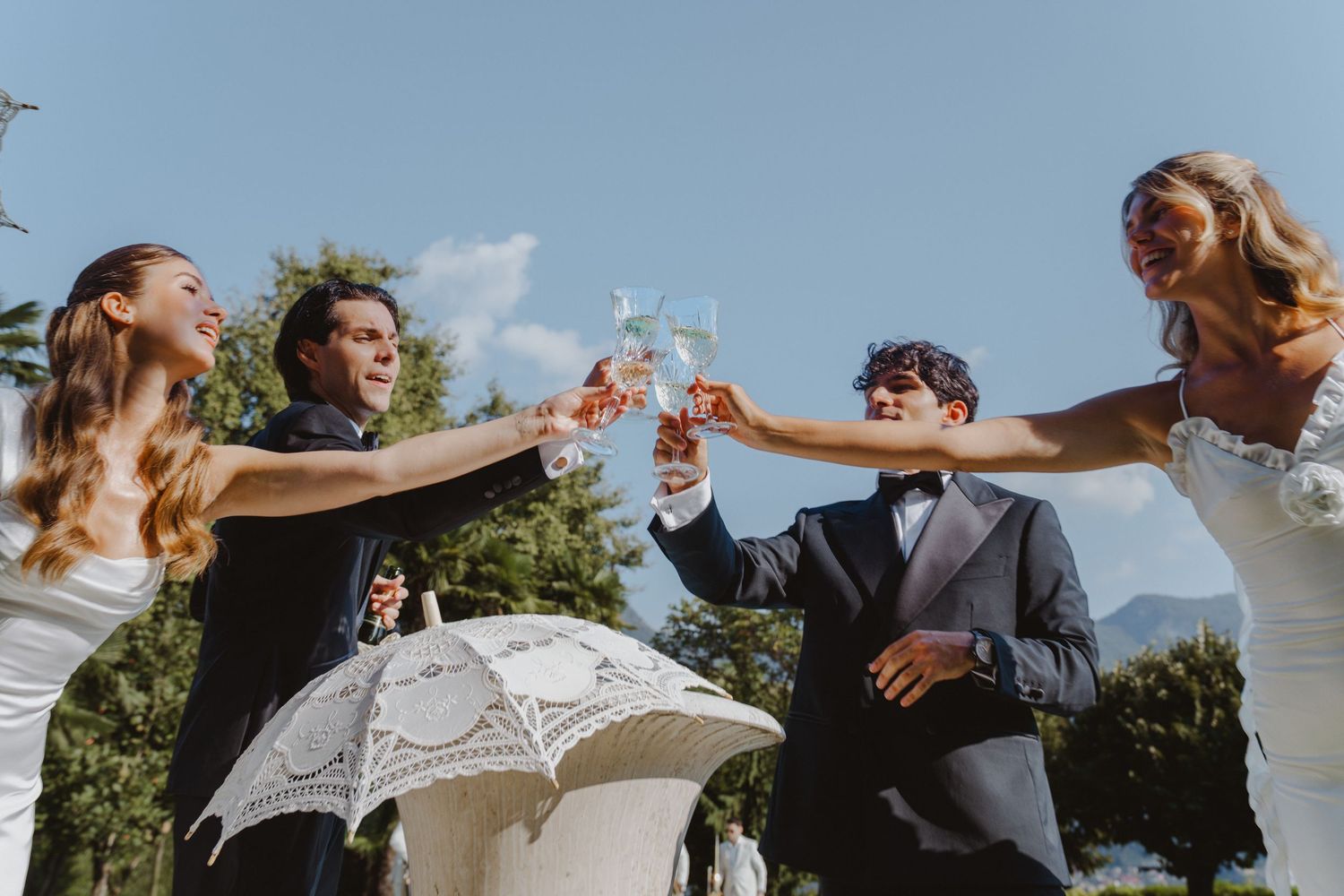 Elegant wedding reception in the gardens of Villa Balbiano