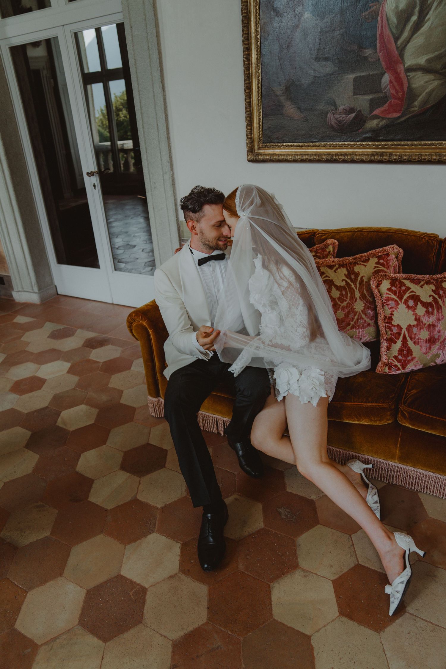 Romantic editorial portrait of the newlyweds at Villa Balbiano