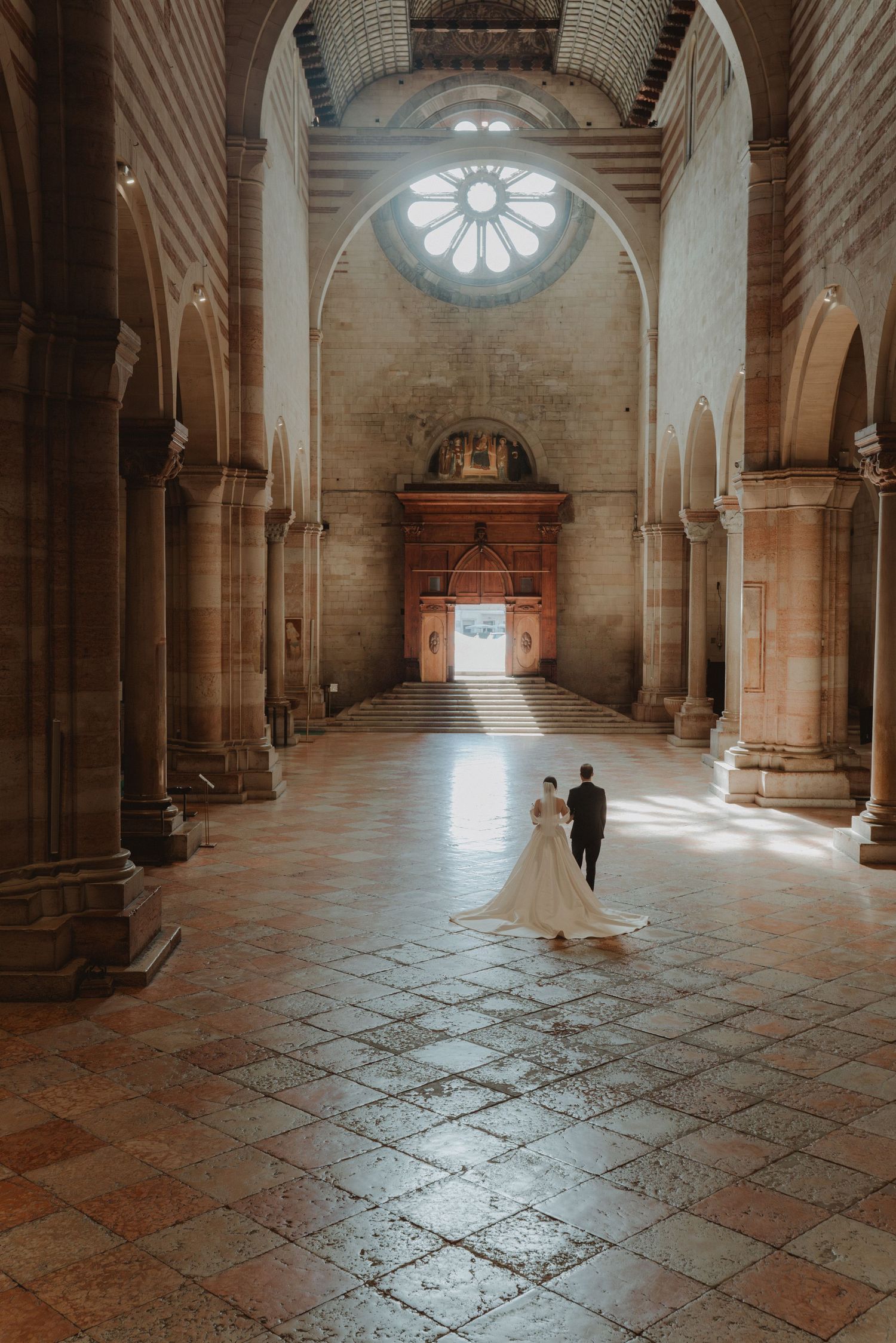 Newlywed couple in the beautiful Basilica of San Zeno in Verona, Italy.