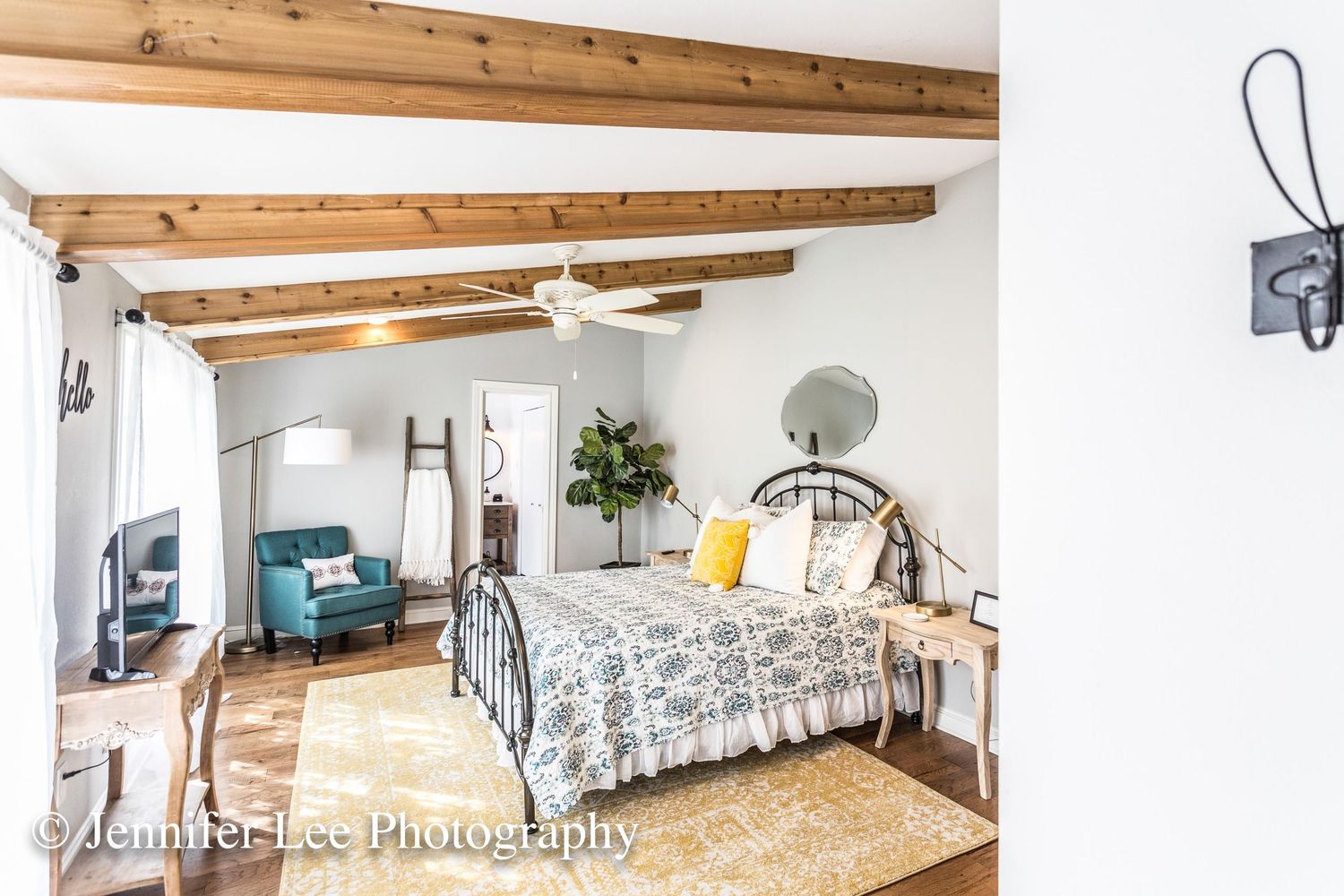 Magnolia Chip & Joanna Gaines Fixer Upper home real estate photoshoot