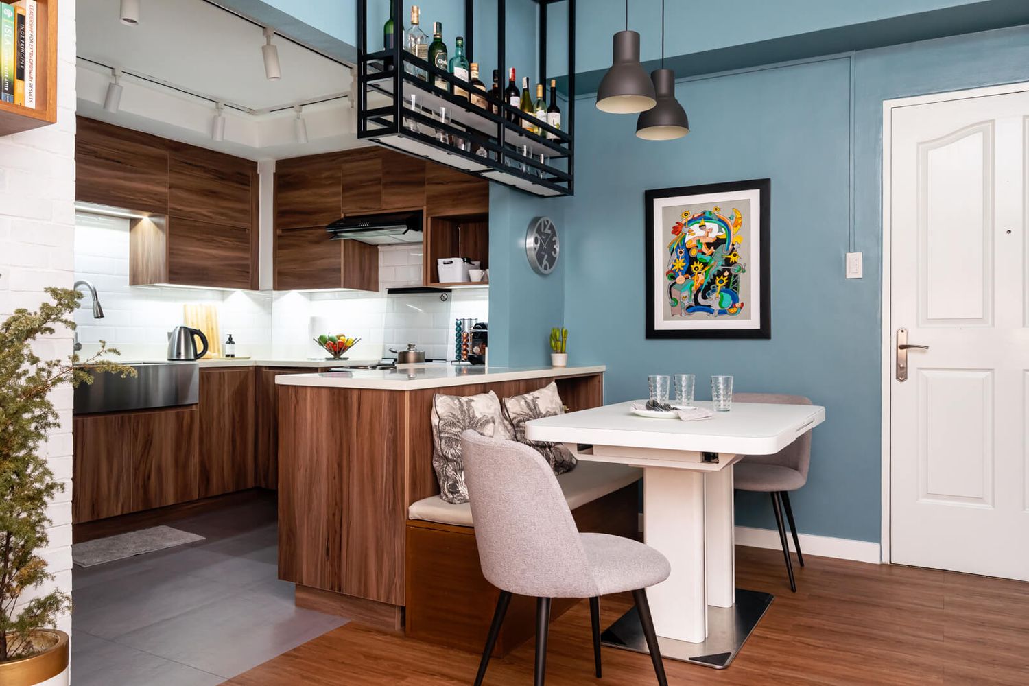 Cleaned condo dining area with banquette seating