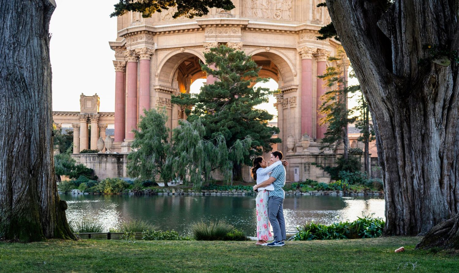 An intimate portrait at the Palace of Fine Arts with the lagoon and architecture as backdrop.
