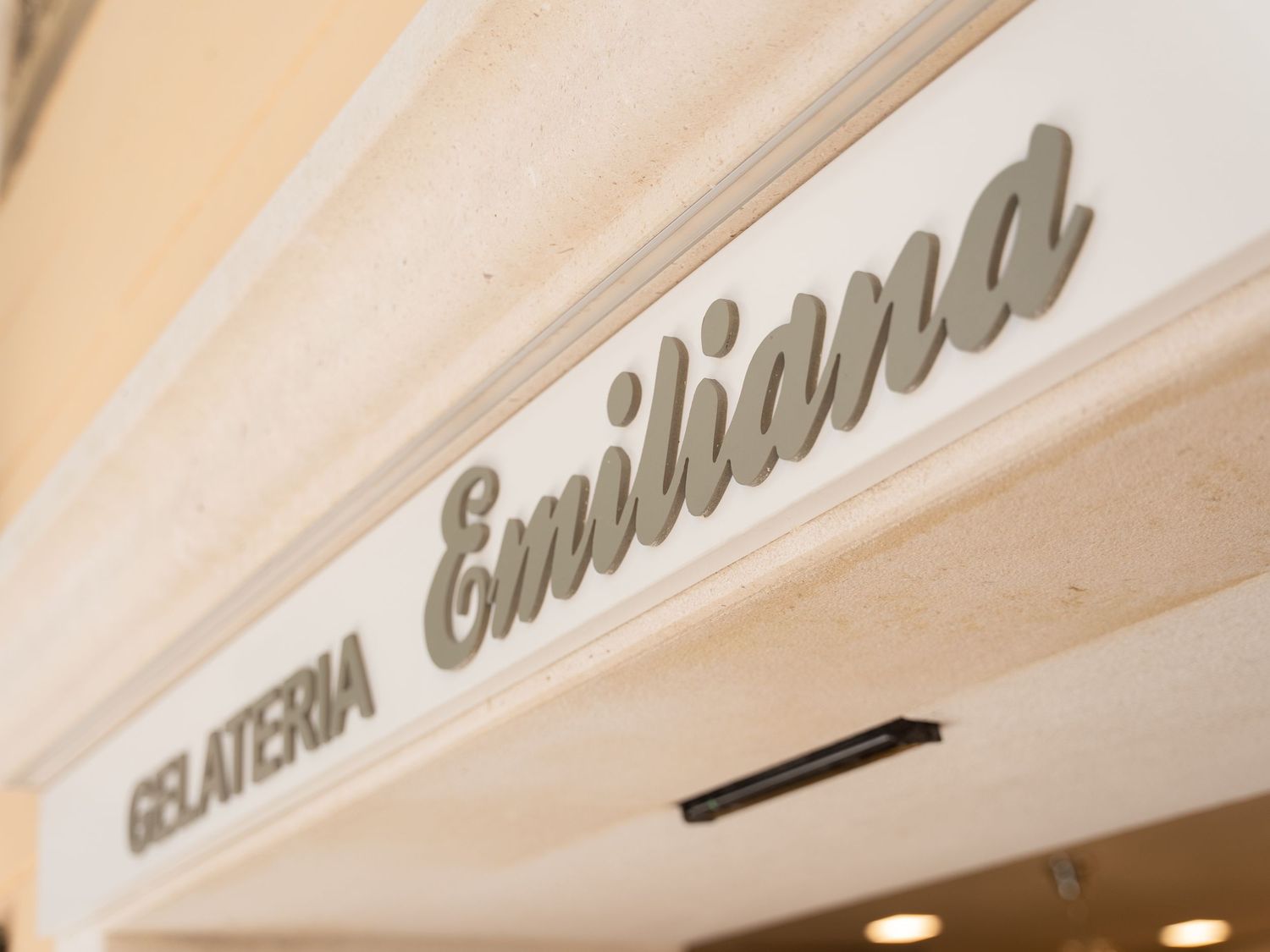 Gelateria Emiliana Pistura 1, only 1 entrance. How to find us! Check our photos:)