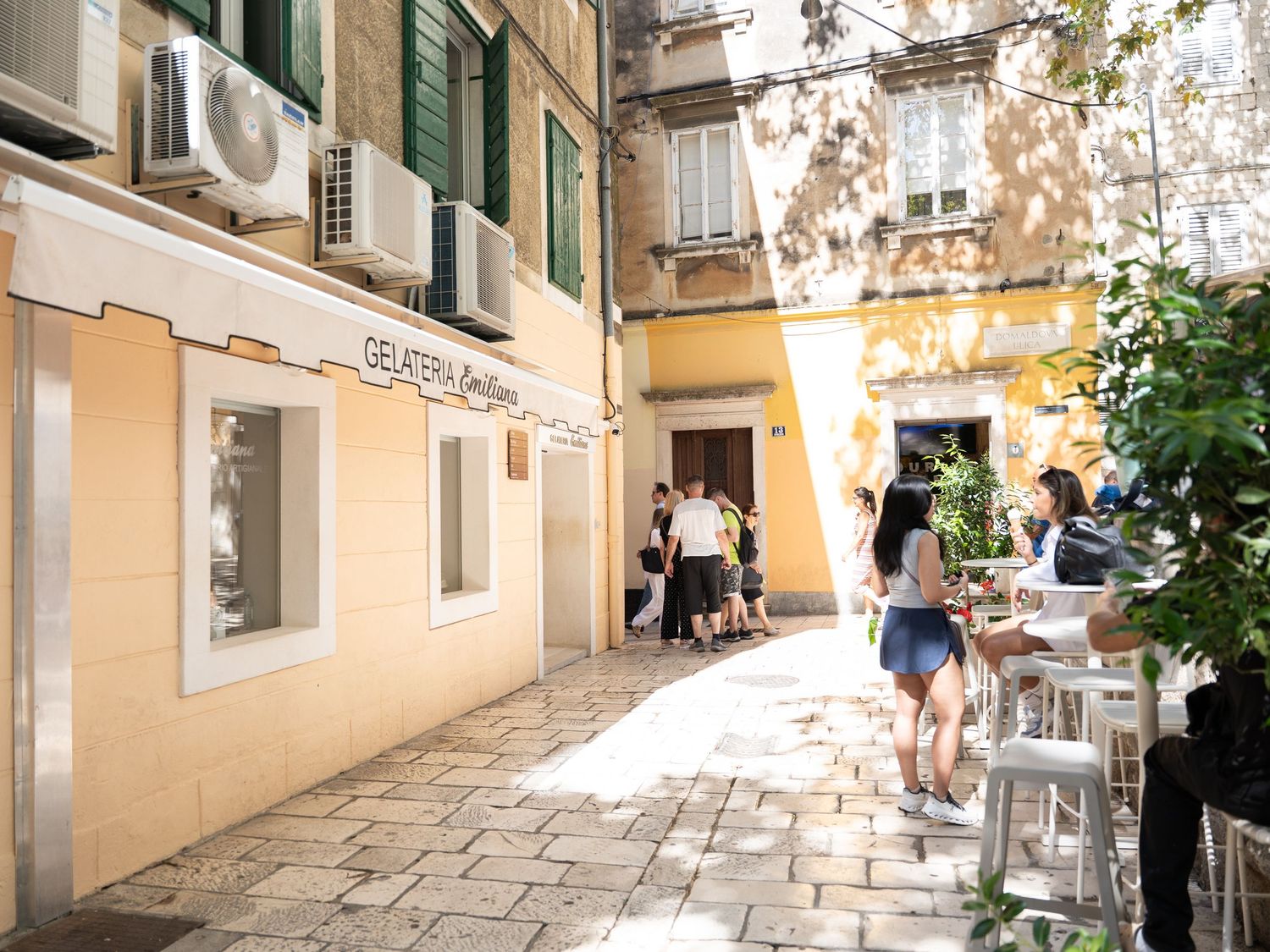 Gelateria Emiliana Pistura 1, only 1 entrance. How to find us! Check our photos:)