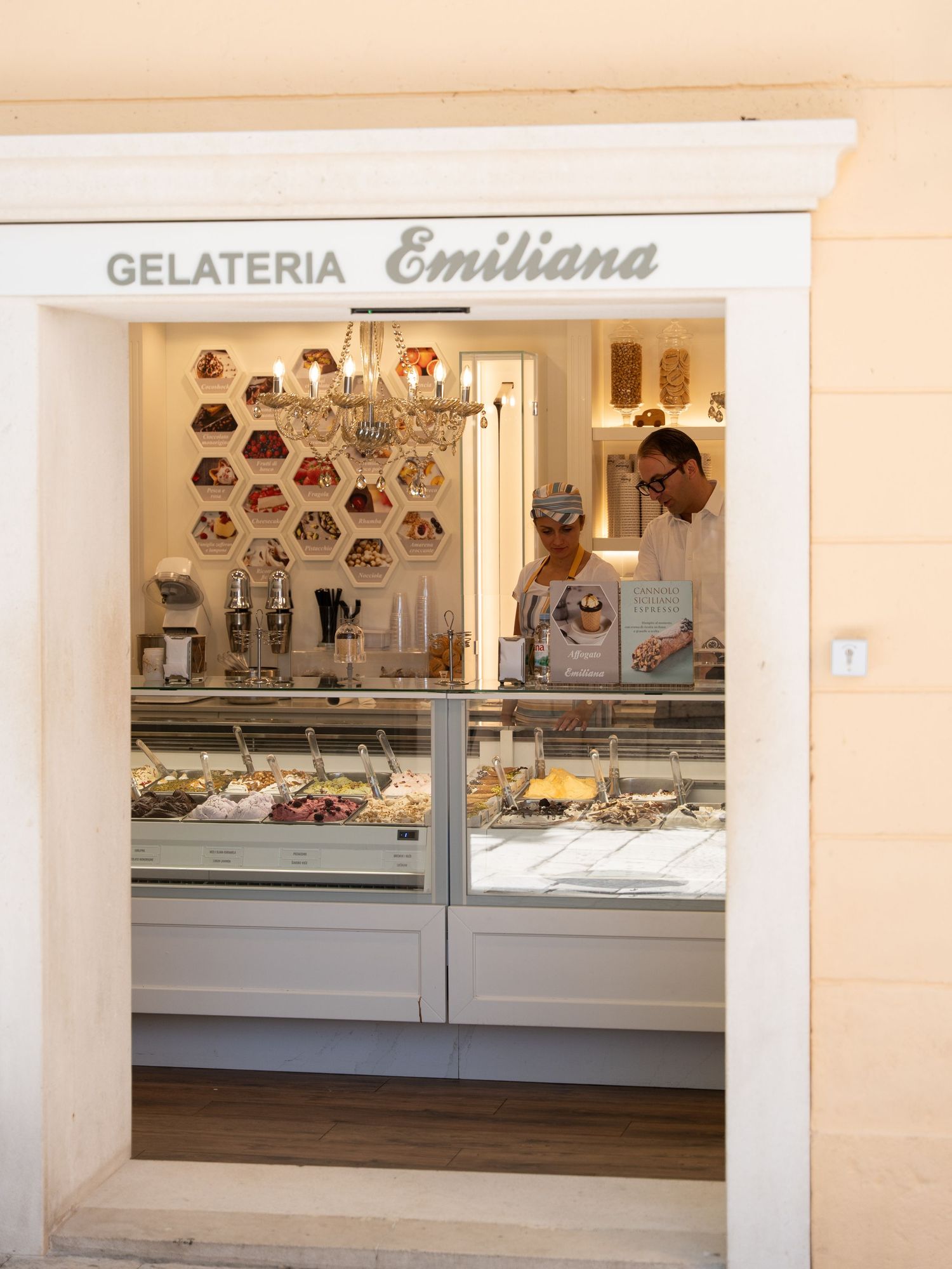 Gelateria Emiliana Pistura 1, only 1 entrance. How to find us! Check our photos:)