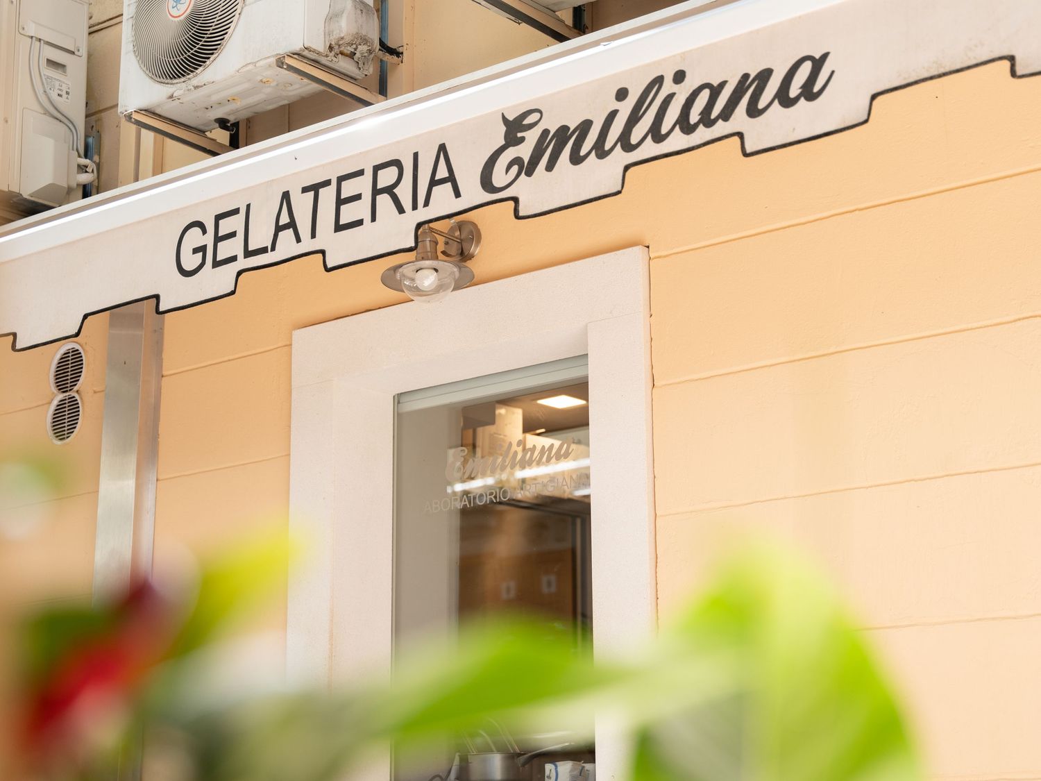 Gelateria Emiliana Pistura 1, only 1 entrance. How to find us! Check our photos:)