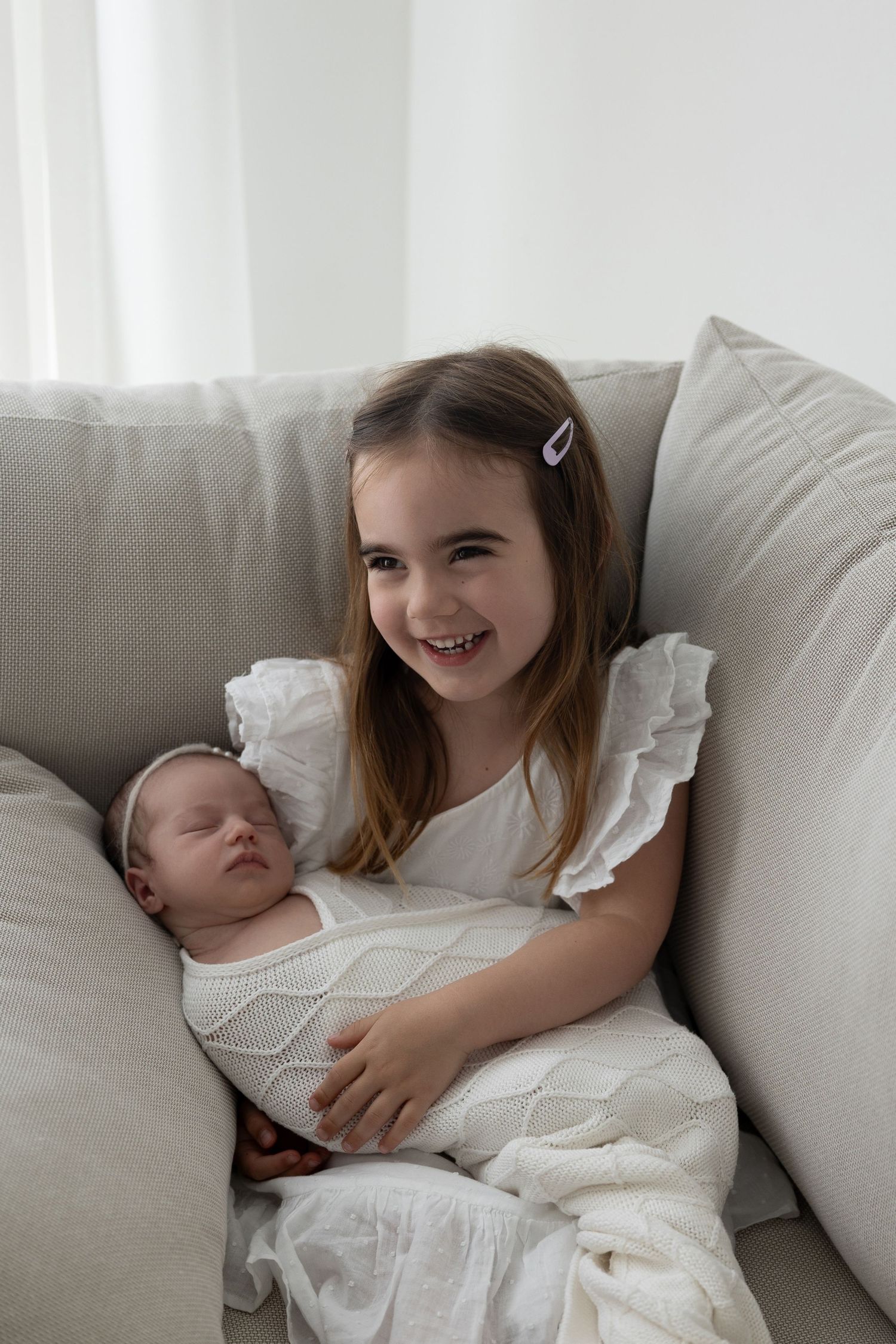 Newborn photoshoot with sibling in Hampshire, Southampton.