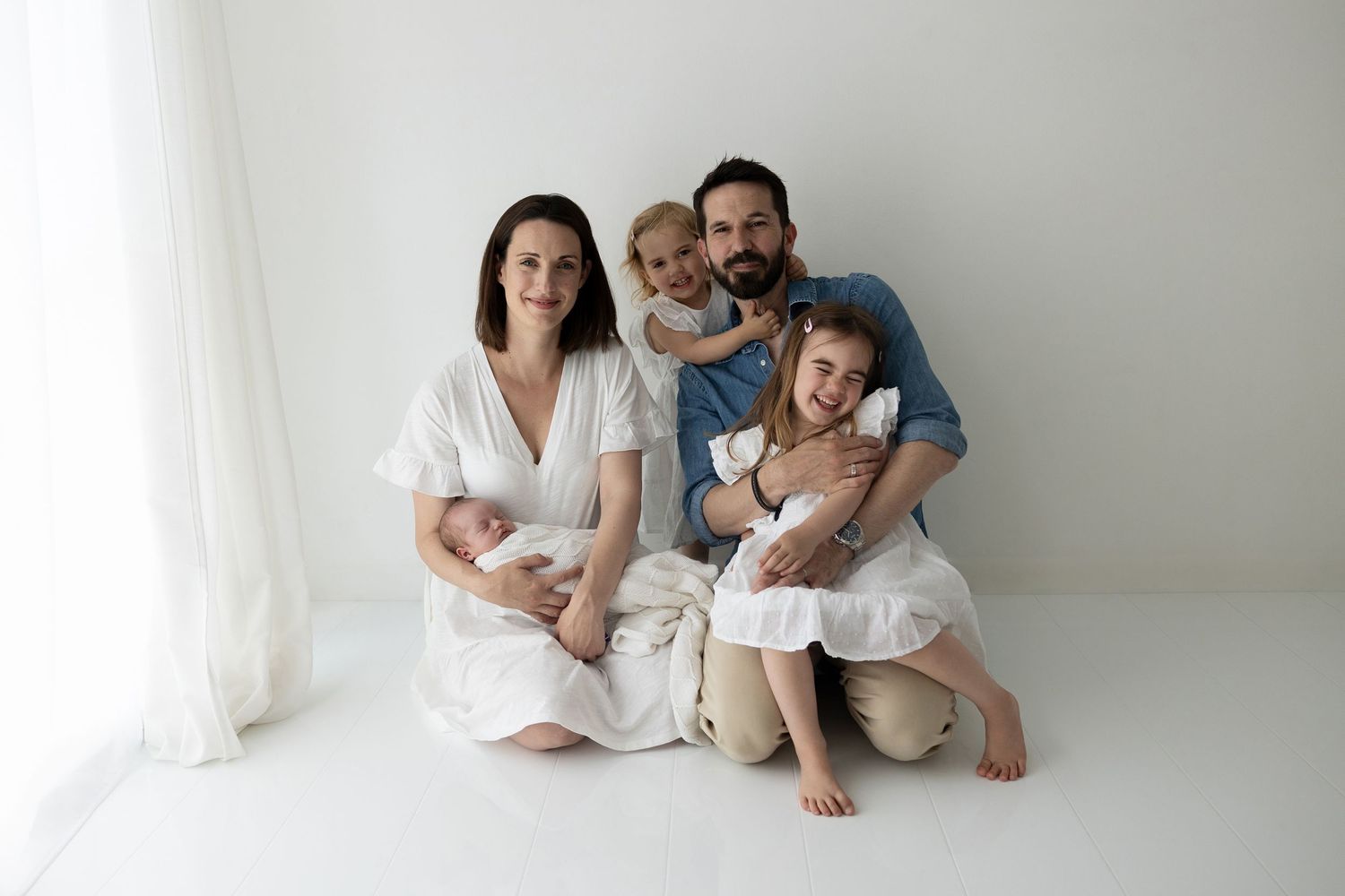 Family newborn photoshoot with sibling. Family photoshoot in Dorset and Southampton.