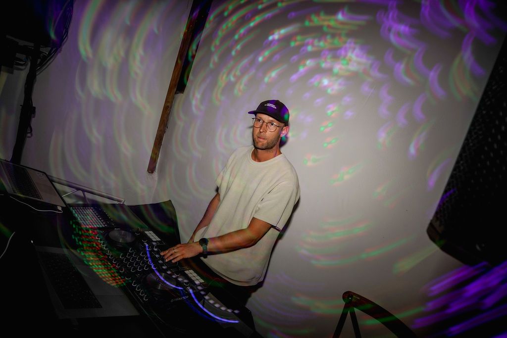 Sequence of dance moves captured in multiple overlapping frames showing fluid motion against dark background with purple lighting.