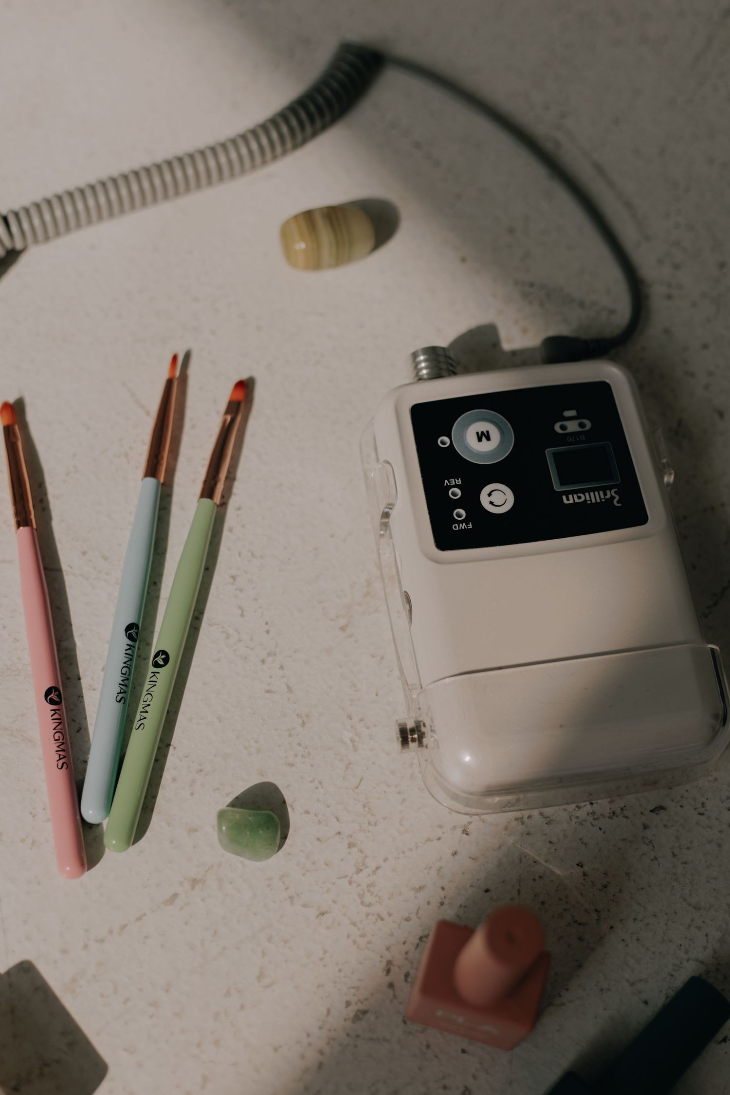 Electronic device and colored markers arranged on light colored surface.