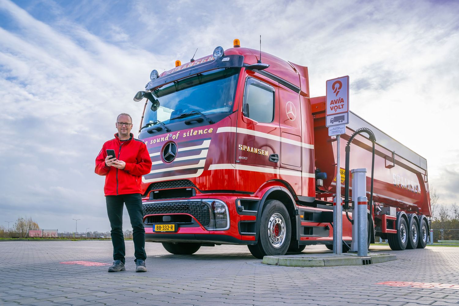 Fotografie van een van de trucks van Spaanssen voor Avia Marees door STUDIO MERIKE