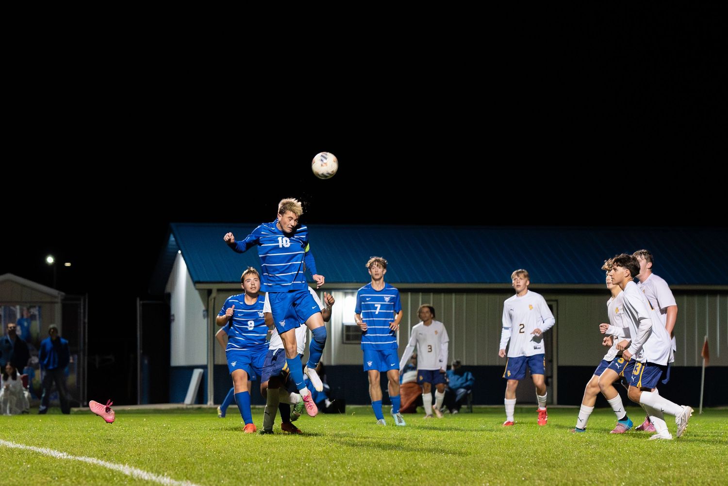 header in soccer