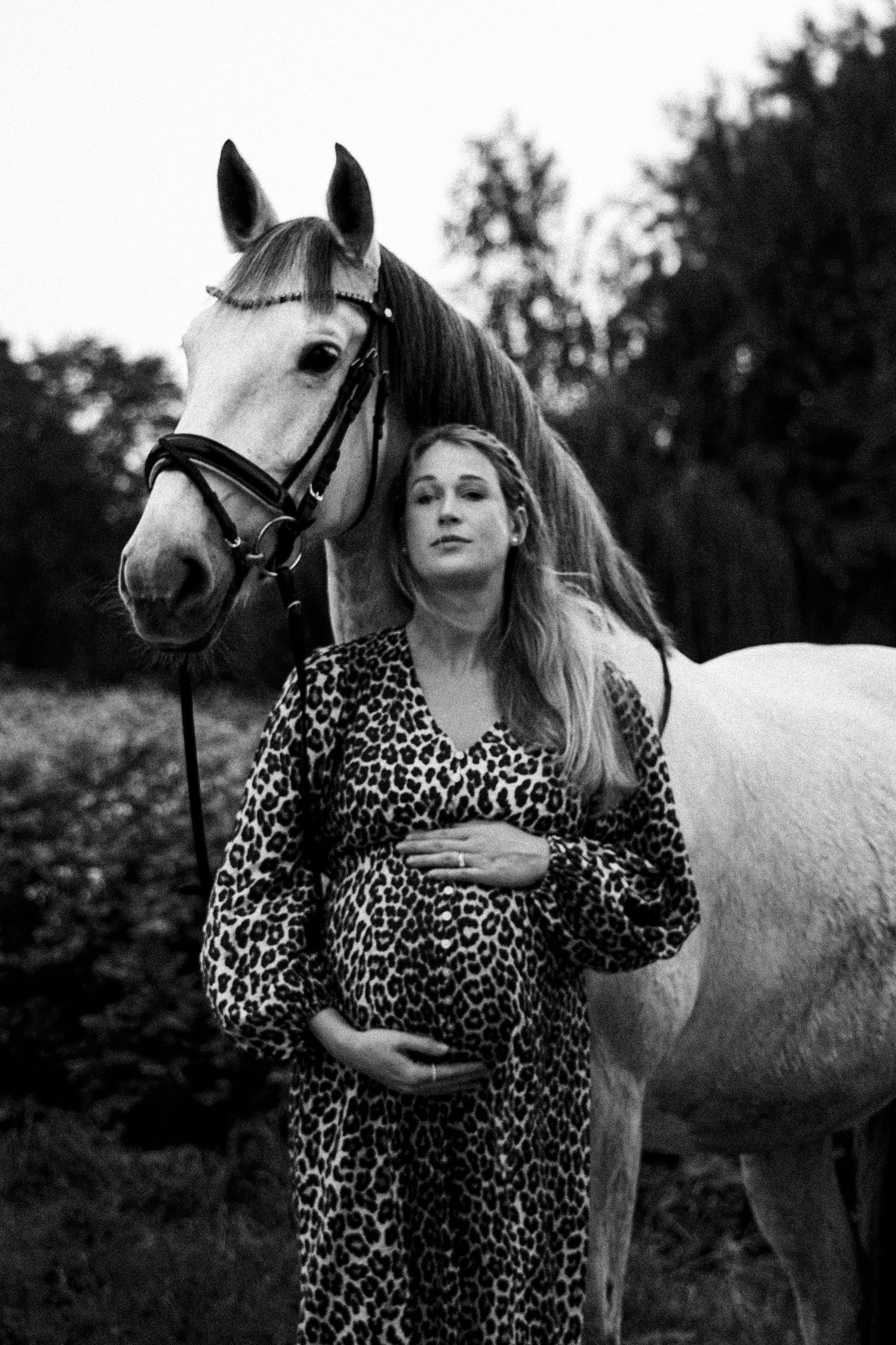Fotoshooting mit schwangerer Frau.
