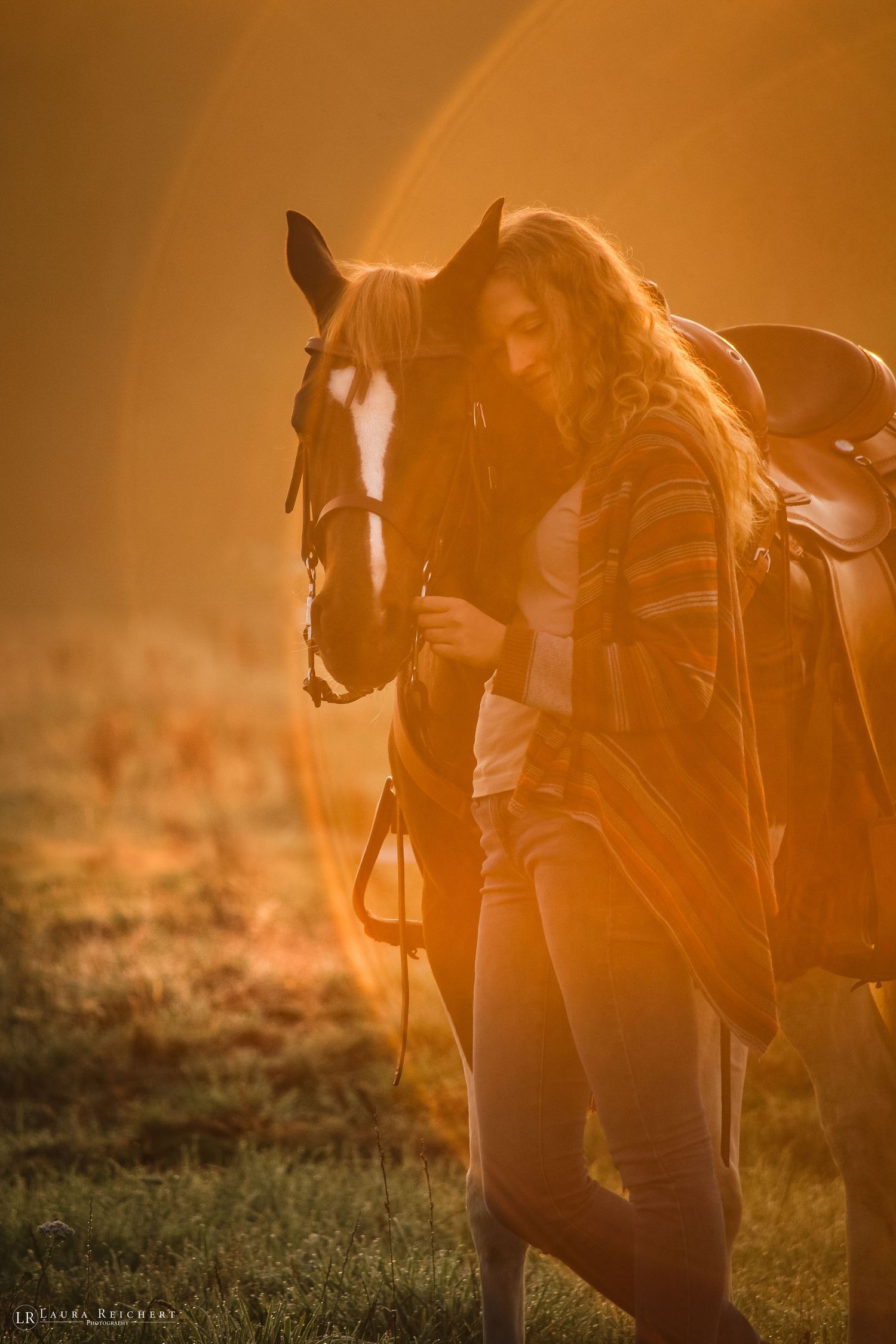 Sonnenaufgang - Fotoshooting mit Pferd. Westernreiten.