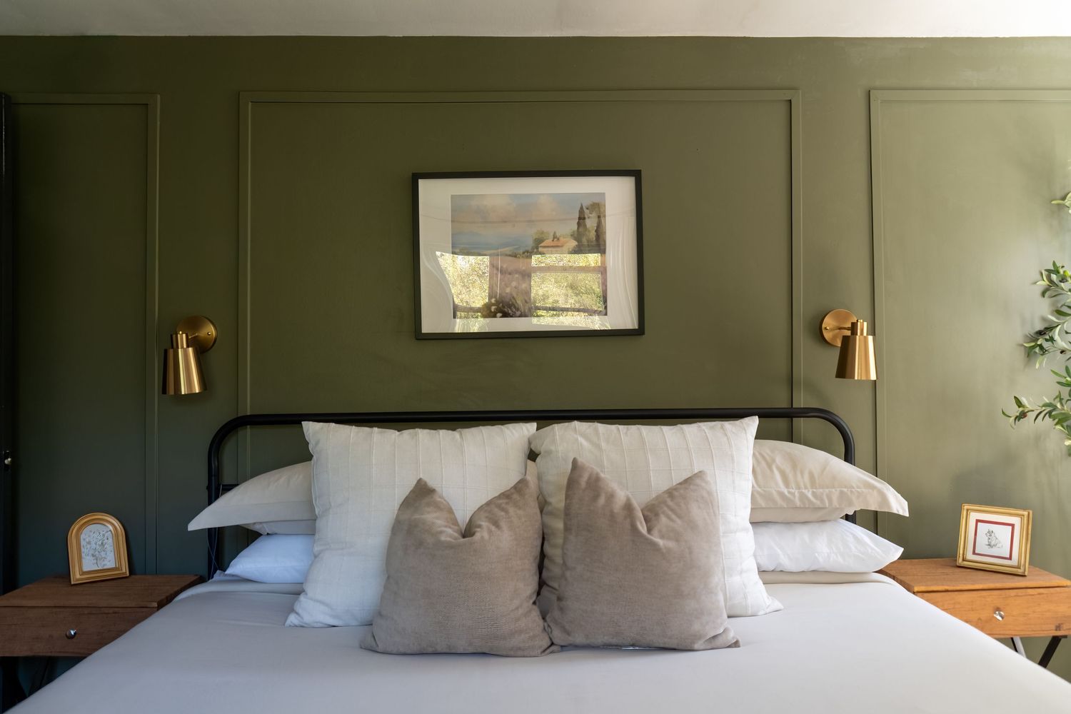 Cozy bedroom in short term rental home