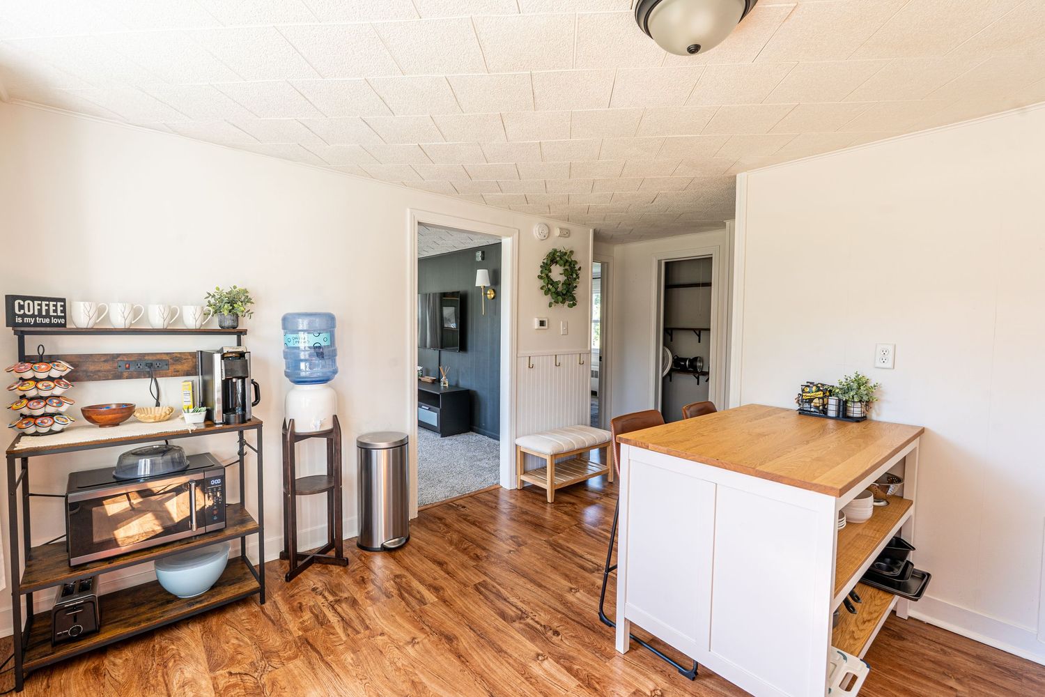 Fully equipped kitchen in a Chicago Airbnb