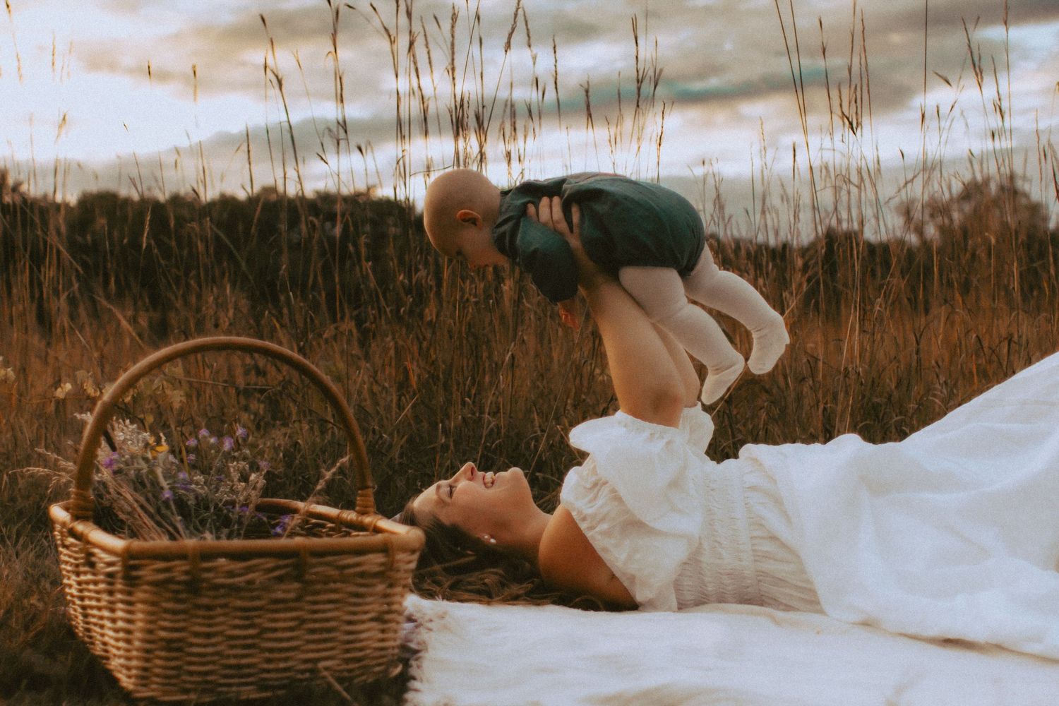 mom holding baby in sky photography elk river, mn family session portrait Photographer Photography Wedding Couples Engagement Session Senior