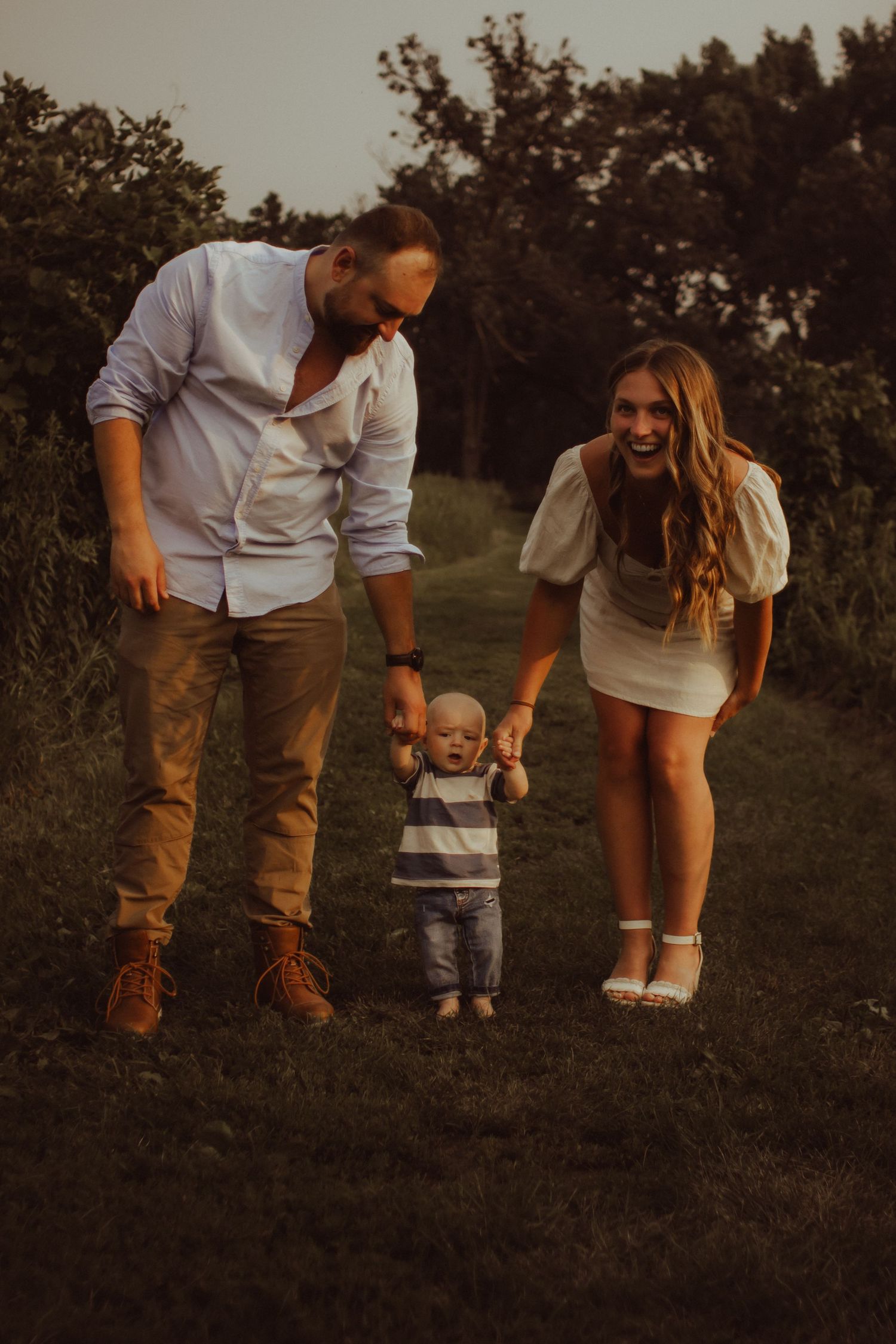 A family session in wildflower field in Elk River, Minnesota Photographer Photography Wedding Couples Engagement Session Senior Unique