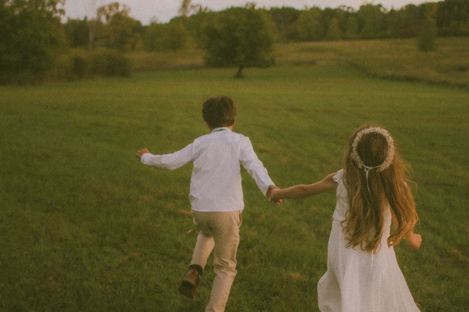 Children running through field at wedding, warm nostalgic light wedding in Milaca, Minnesota  Elk River, MN Photographer Photography Unique