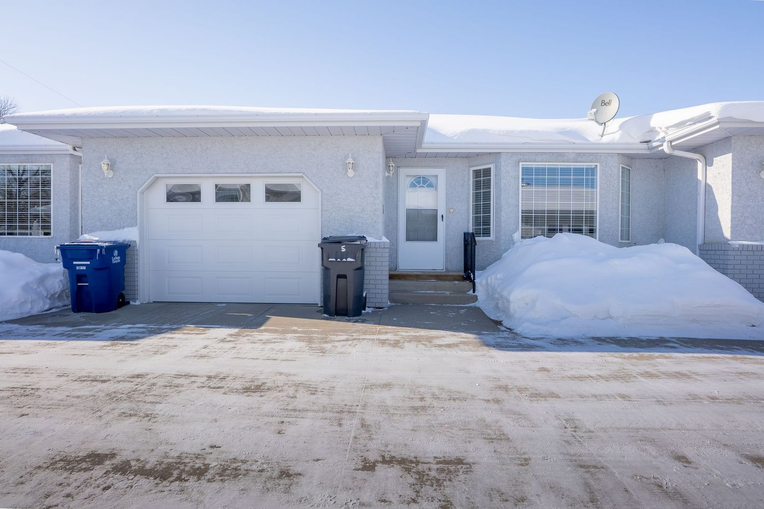 Modern home exterior real estate photography in Saskatoon Saskatchewan highlighting clean architecture and property frontage.