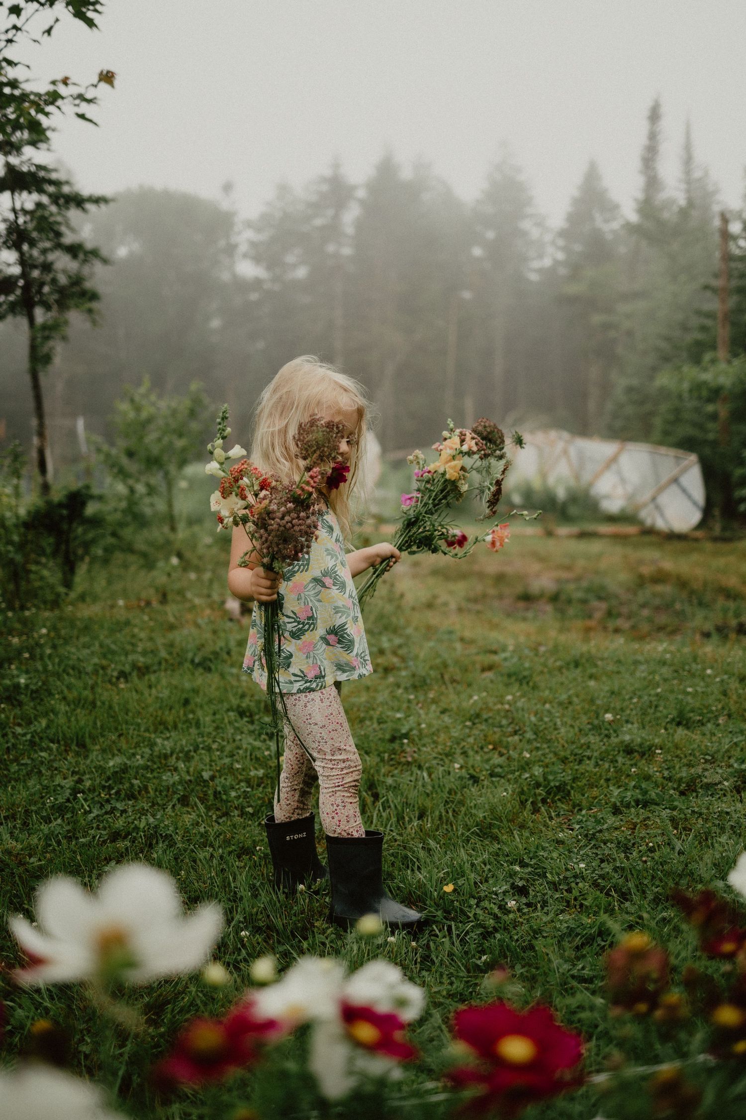 family photoshoot in flower farm