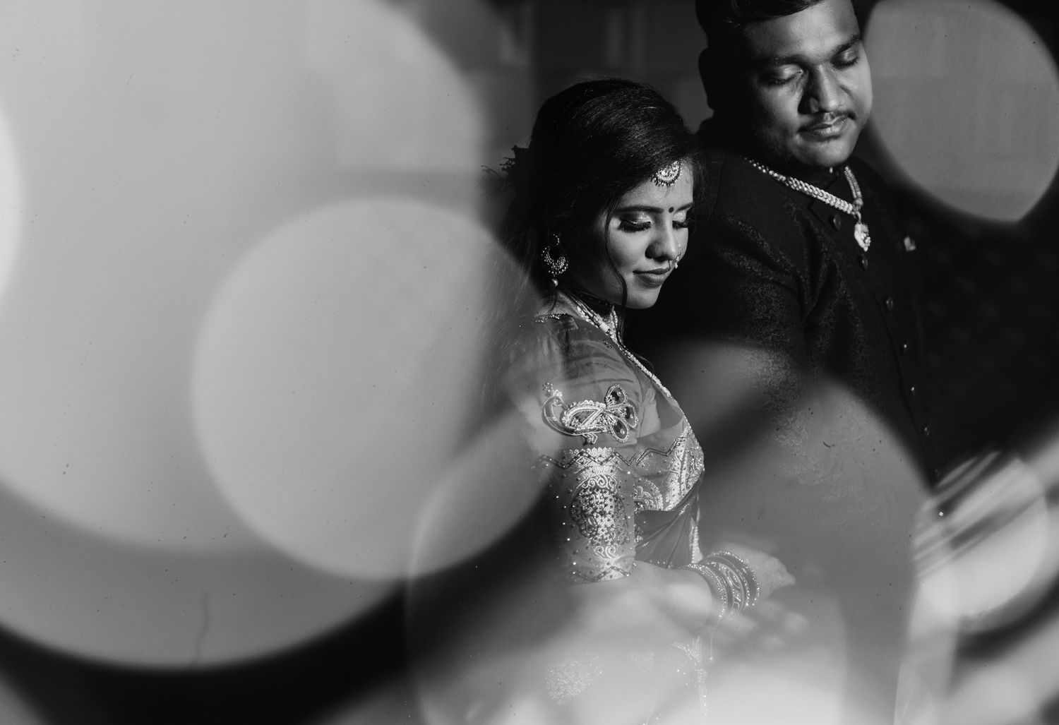 Emotional candid wedding photography of Indian couple in Maharashtra