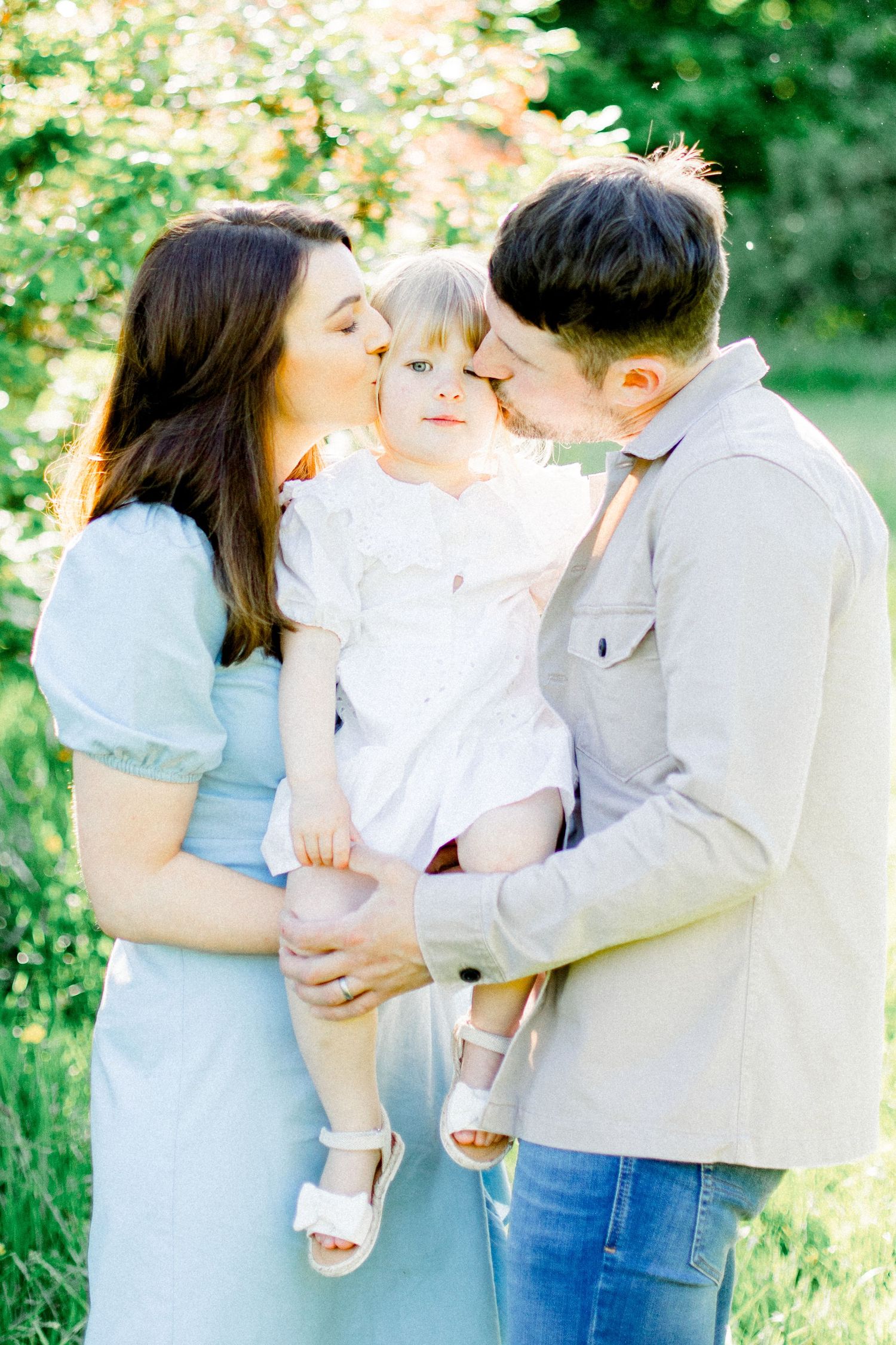 a sunshine filled family picture in Wakefield by photographer Tabitha stark