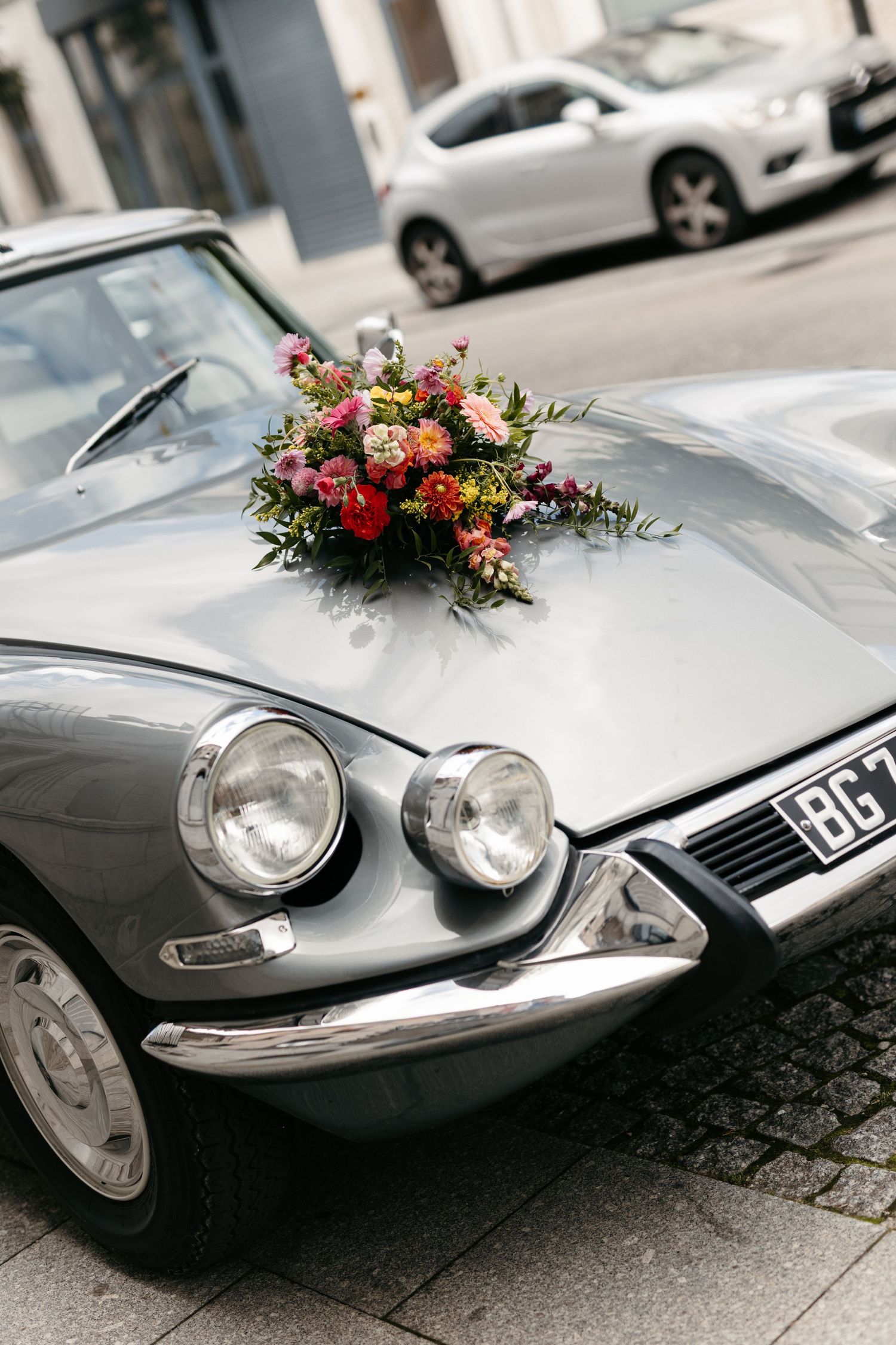 Mariage Ain Dolce Vita - Mariage coloré
Cérémonie laïque - voiture
Elaine Noailles, photographe éditoriale Annecy Oyonnax Genève Lyon
